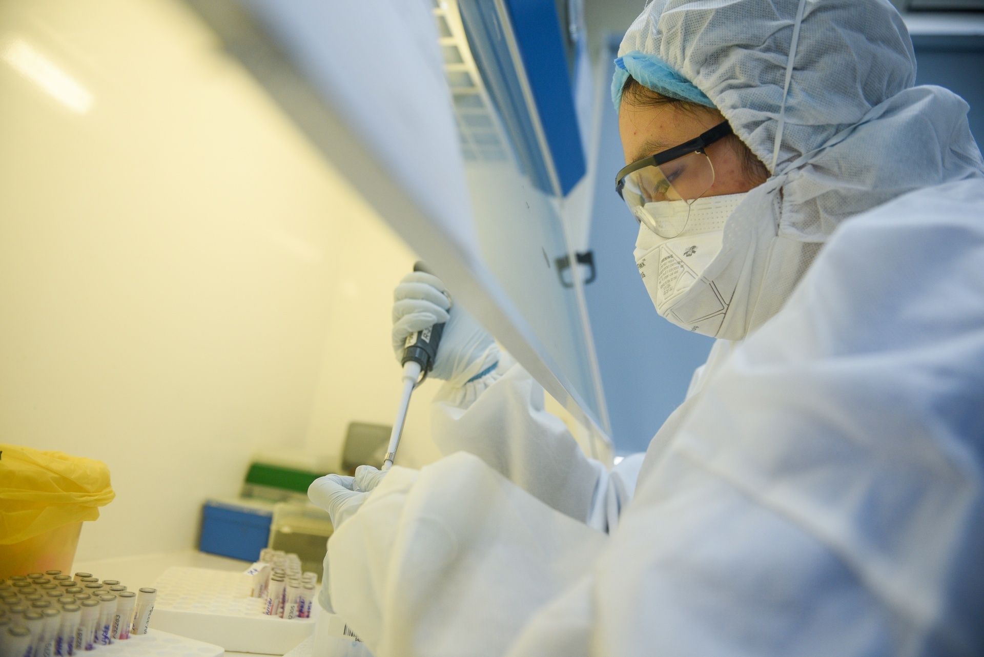 Cong an de nghi dinh gia thiet bi y te CDC Khanh Hoa mua chong dich hinh anh