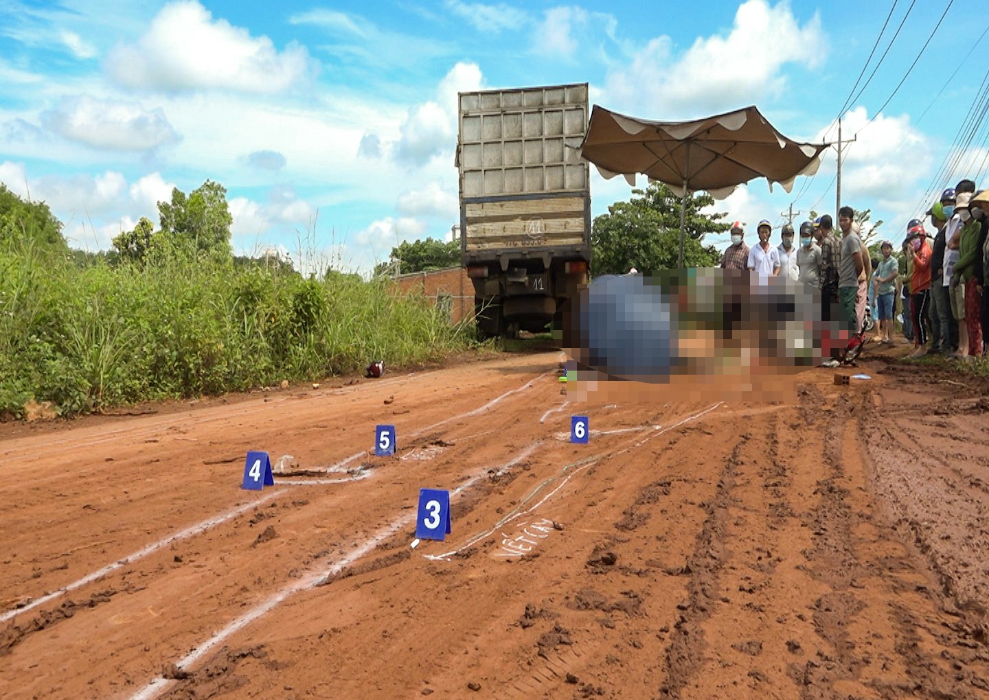 bi xe tai tong tu vong anh 1