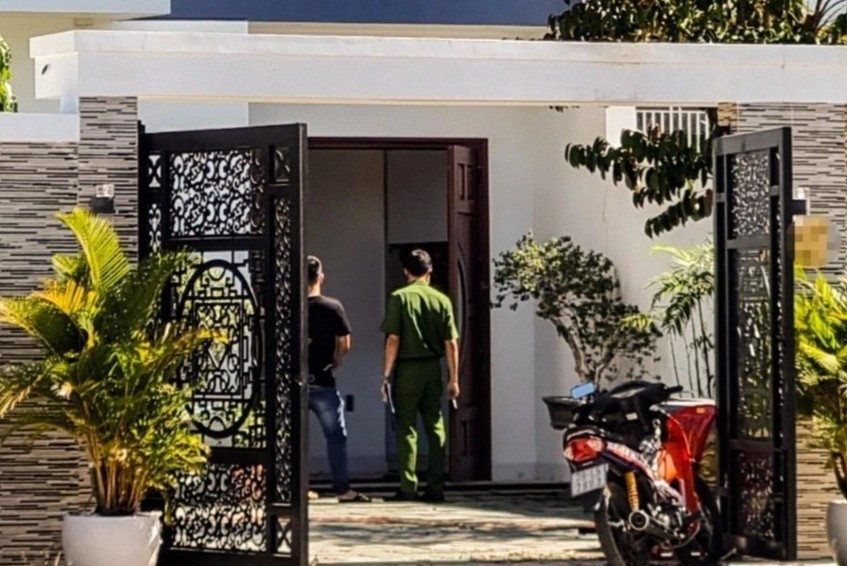 Nguoi dan ong guc trong can biet thu dang chay o Nha Trang hinh anh