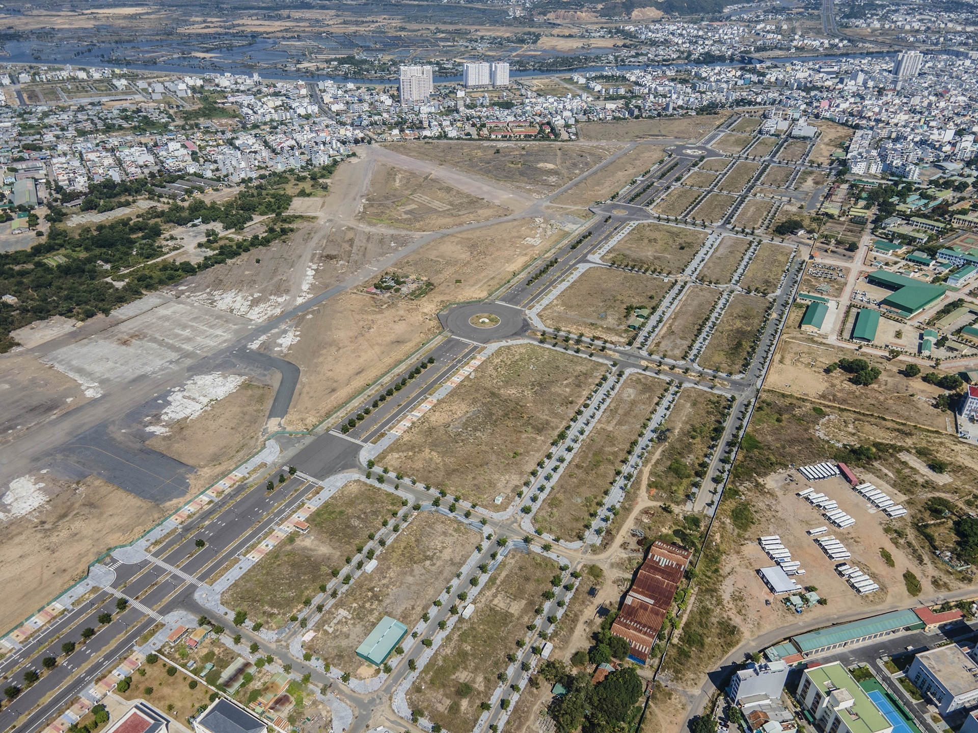 thanh tra dat san bay Nha Trang anh 1