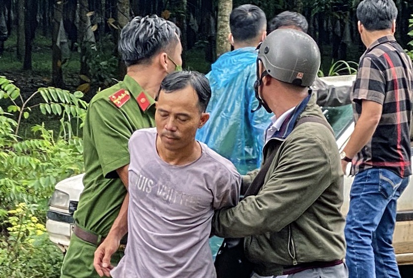 Tam giu nghi can sat hai nguoi tinh hinh anh