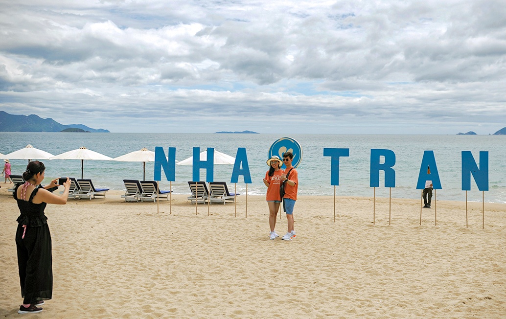 khach san tuyen nhan su anh 2