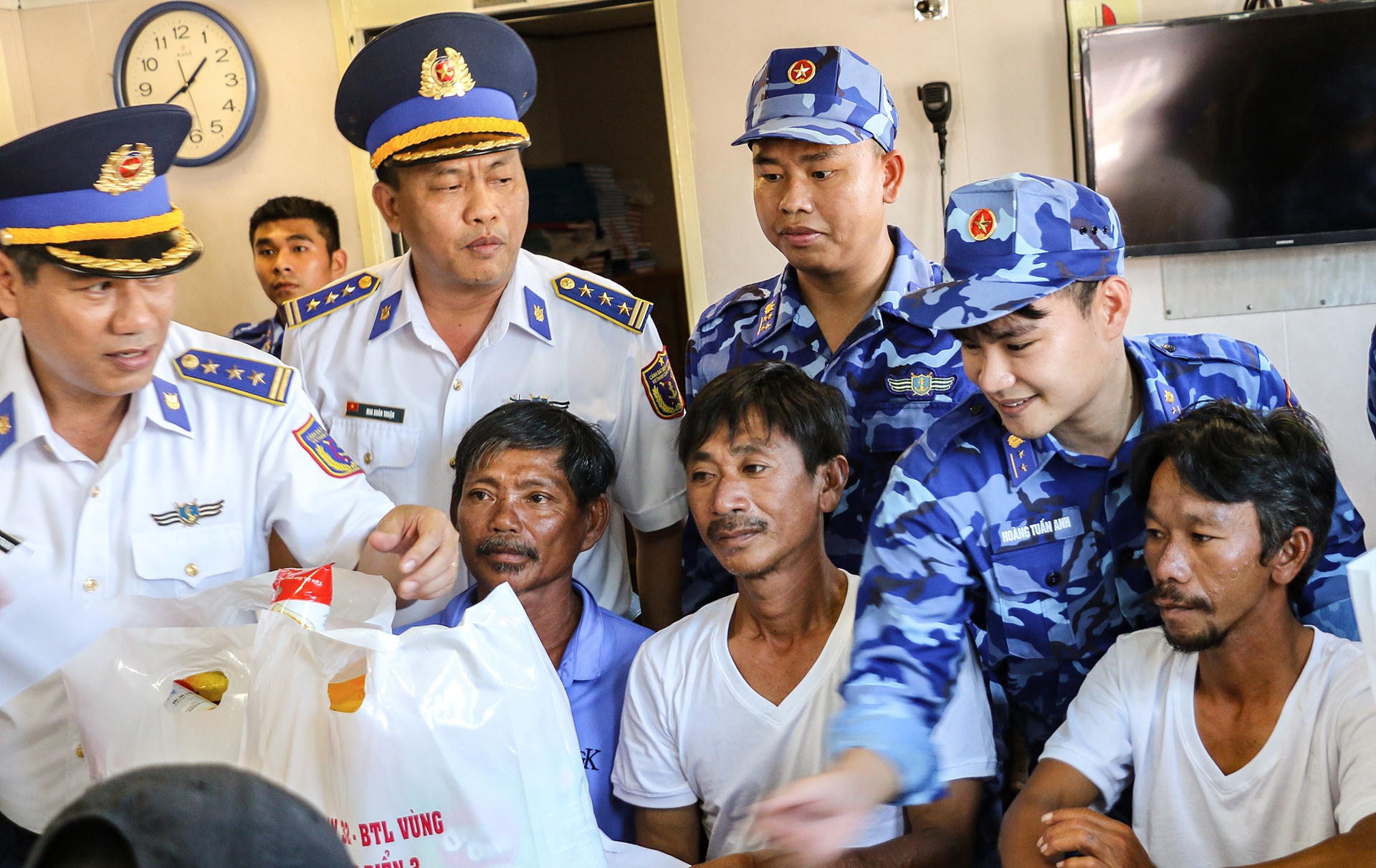 ngu dan mat tich anh 1