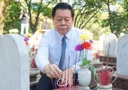 Doan cong tac Ban Tuyen giao T.U dang huong tuong niem tai Quang Tri hinh anh