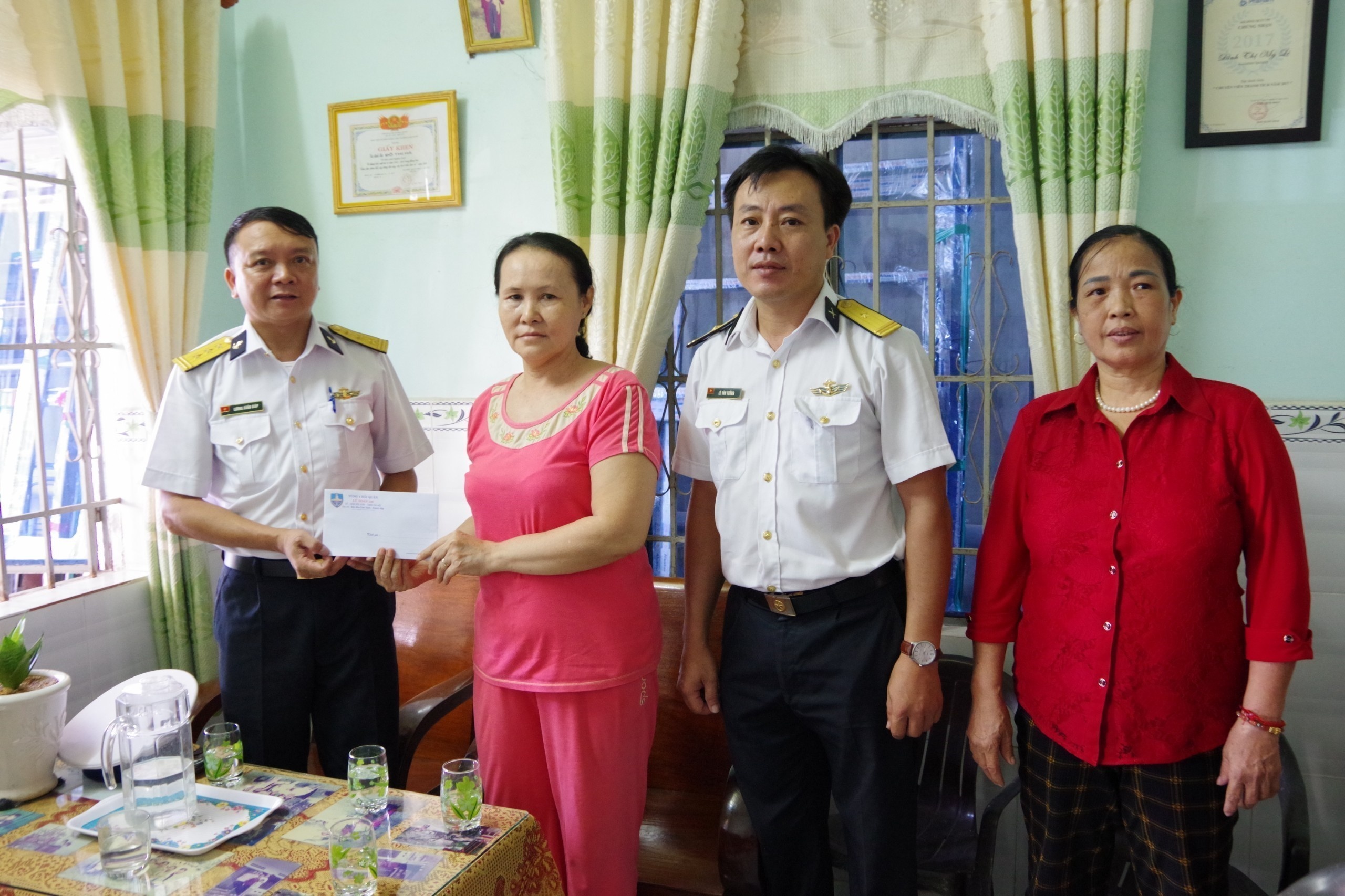 Gap mat than nhan gia dinh 64 liet si Gac Ma hinh anh