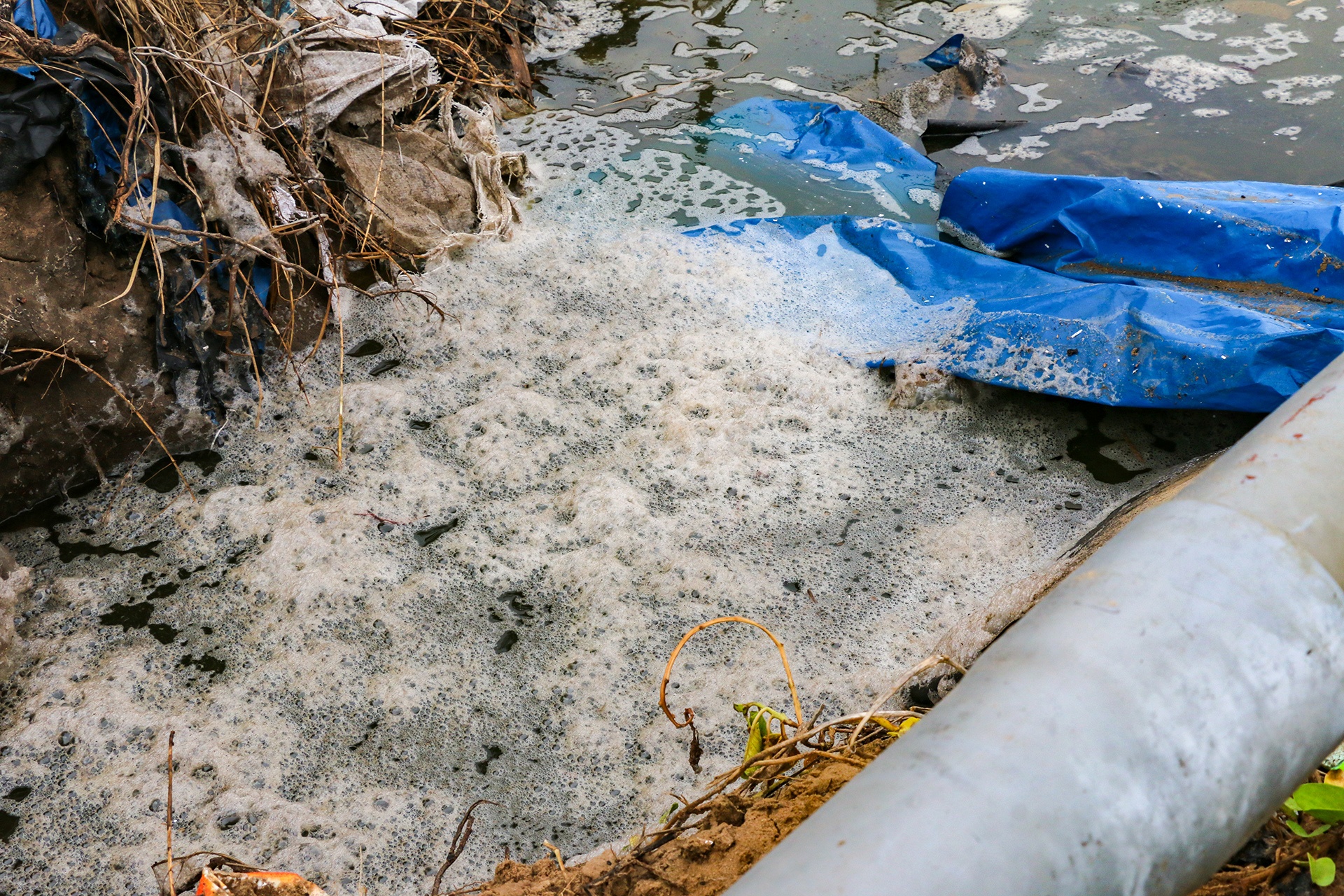 Nuoc thai gay o nhiem bien anh 6