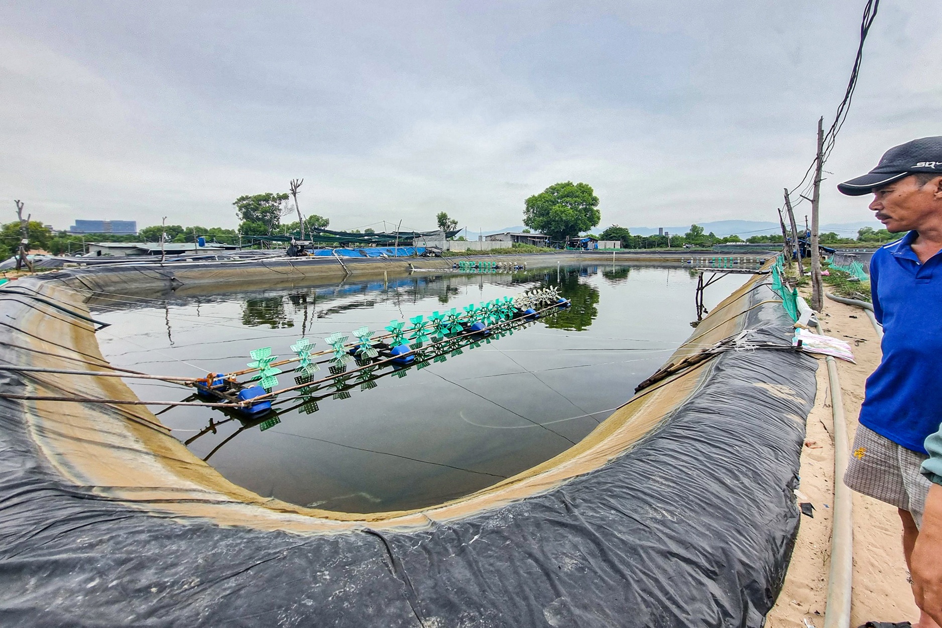 Nuoc thai gay o nhiem bien anh 2