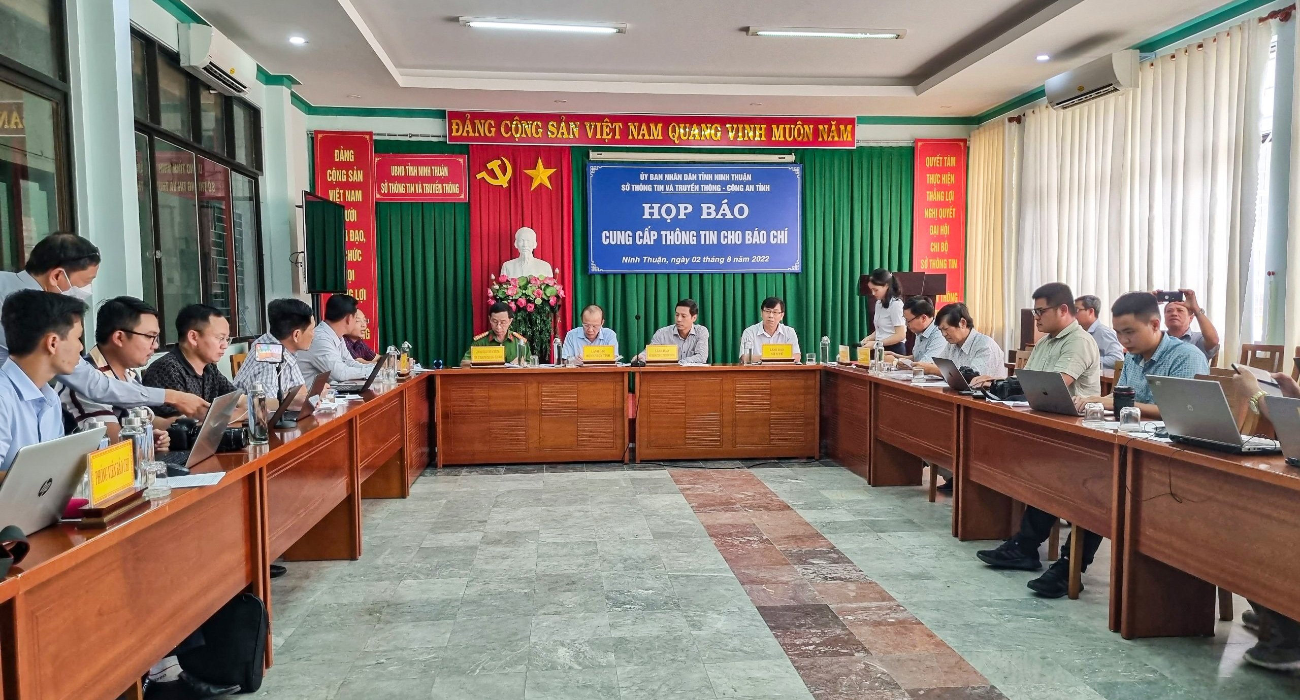 hop bao cong bo anh 1