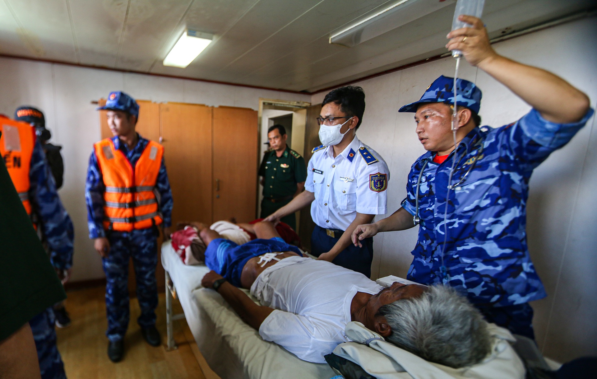 Can canh tau Canh sat bien 7011 anh 10