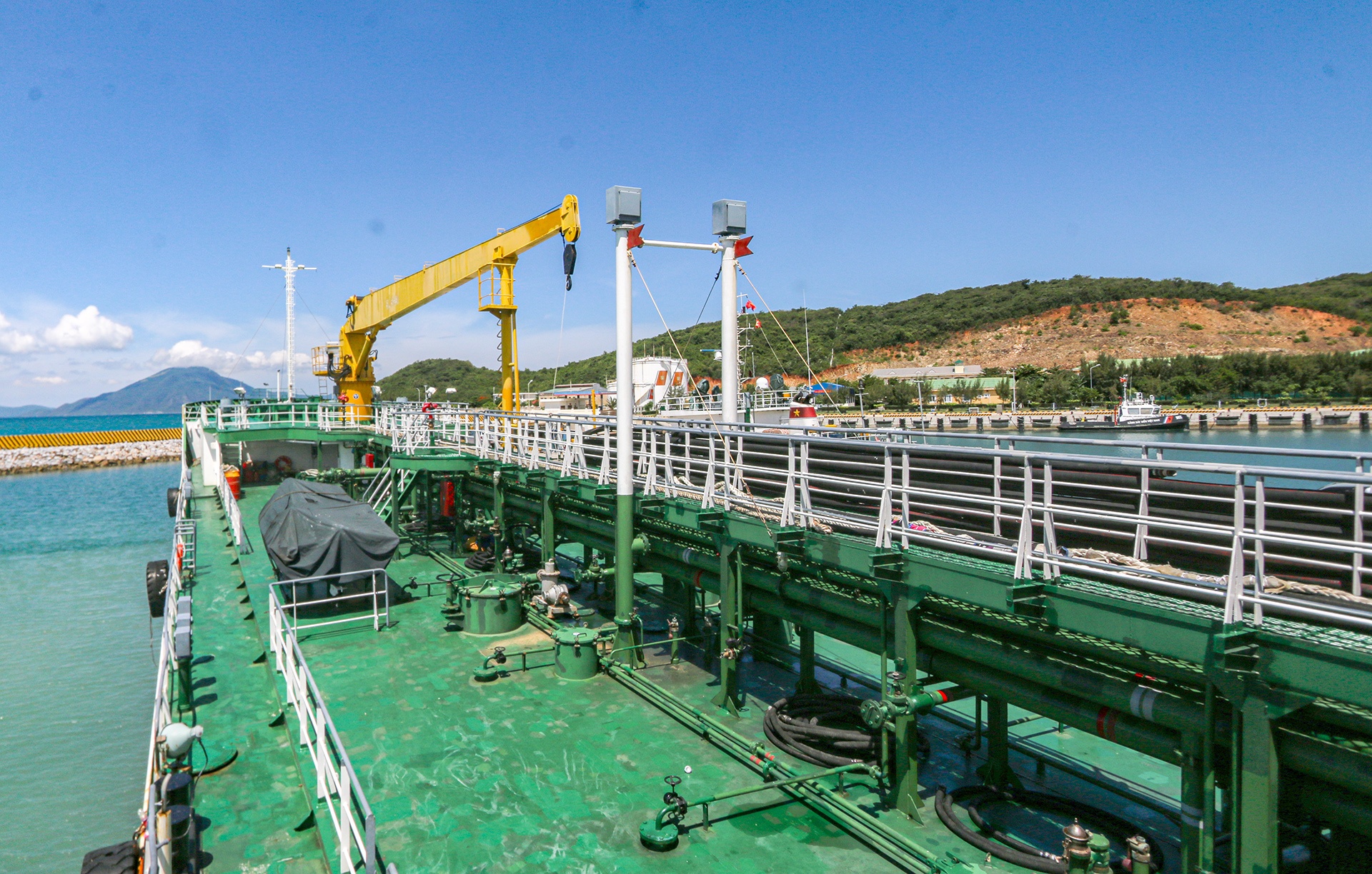 Can canh tau Canh sat bien 7011 anh 6