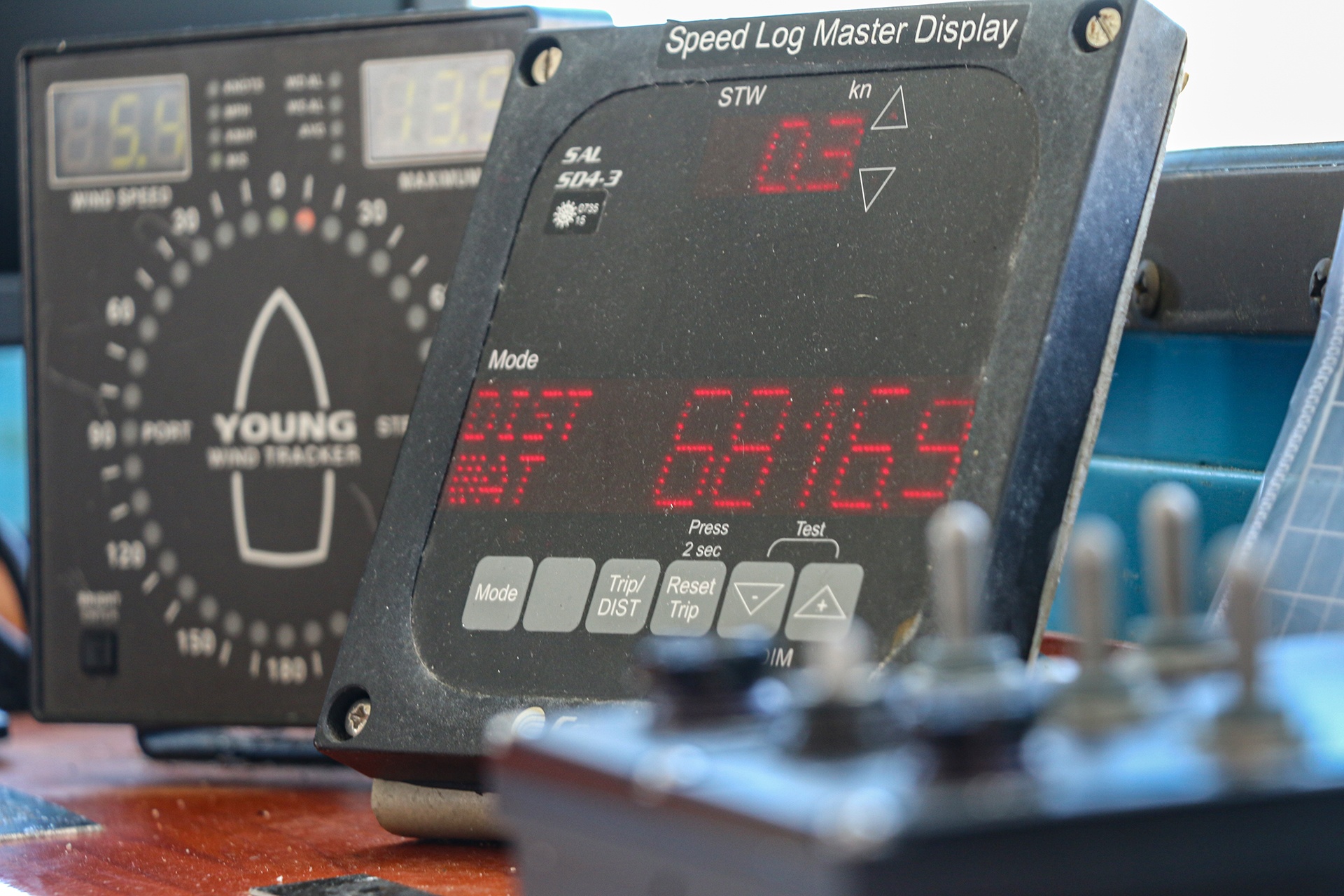 Can canh tau Canh sat bien 7011 anh 5