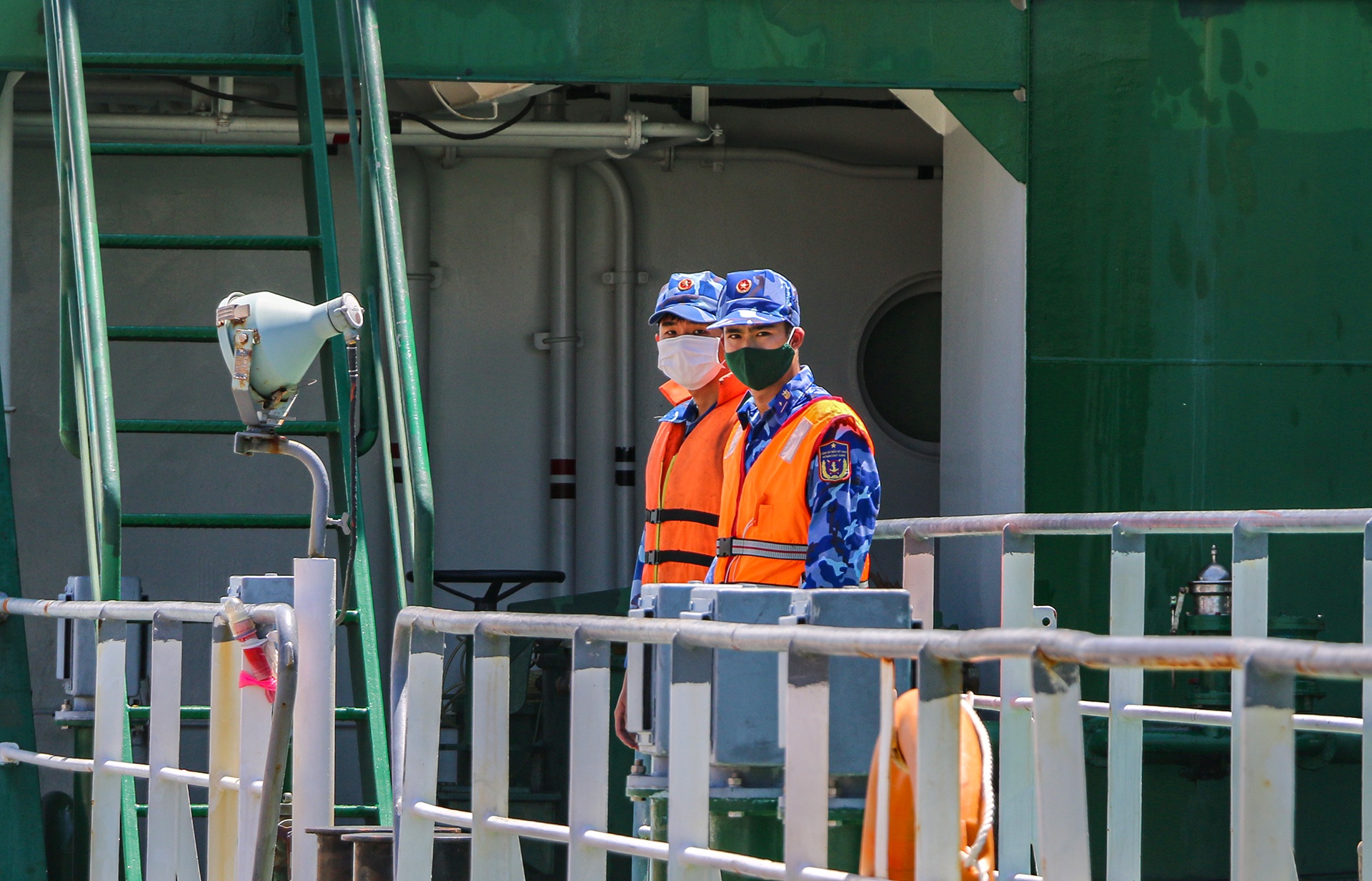 Can canh tau Canh sat bien 7011 anh 3