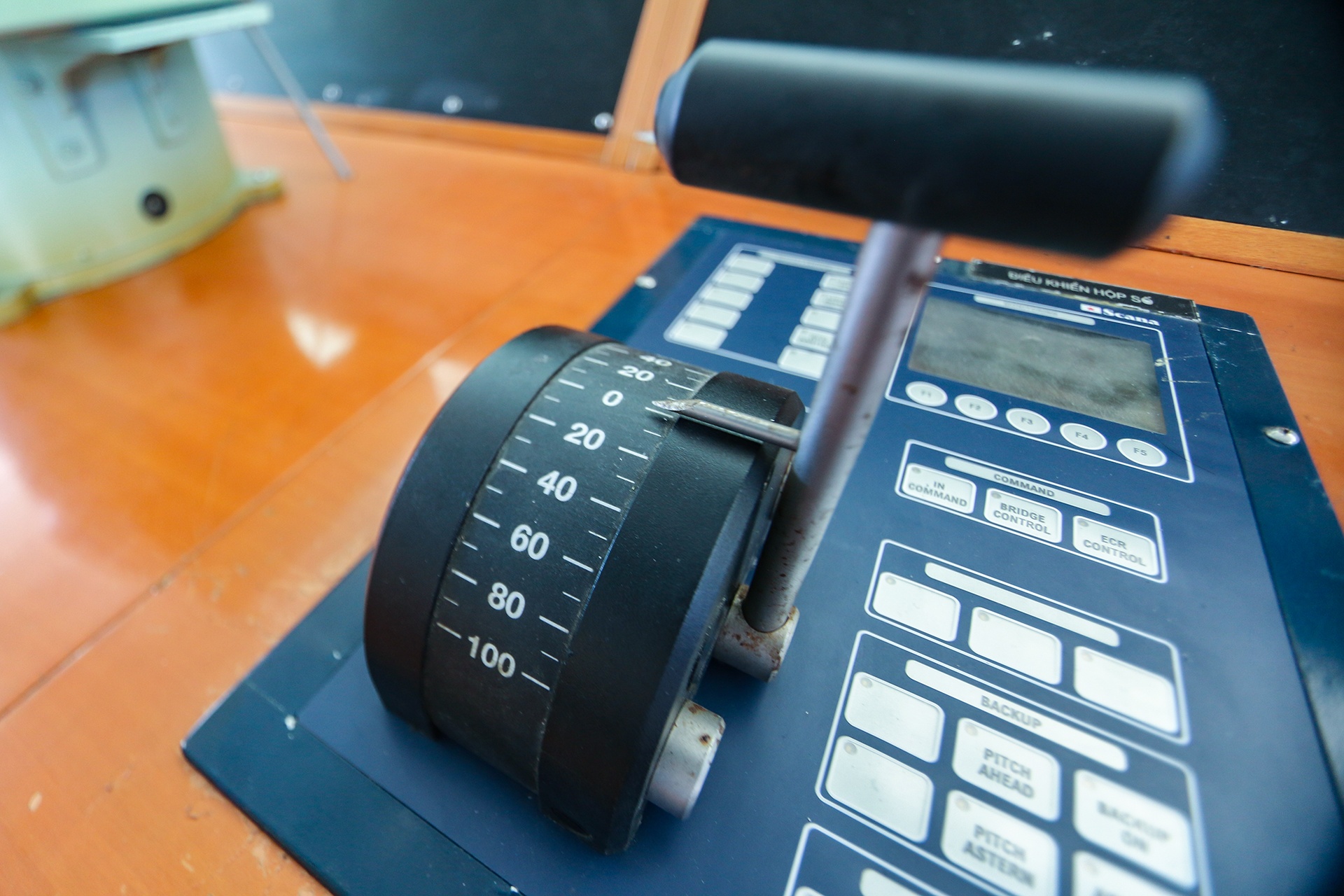 Can canh tau Canh sat bien 7011 anh 4