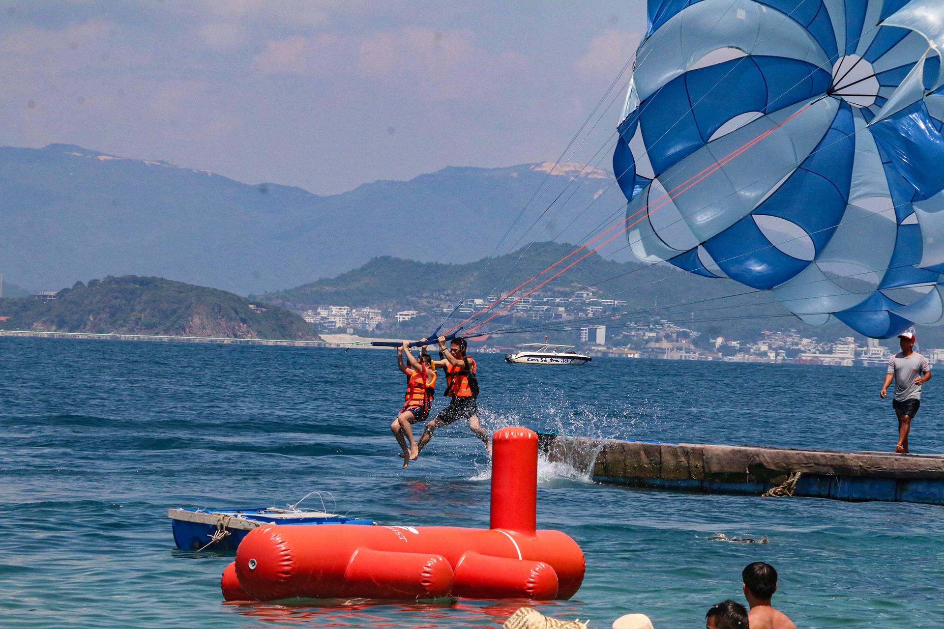 chat chem ngay le anh 1