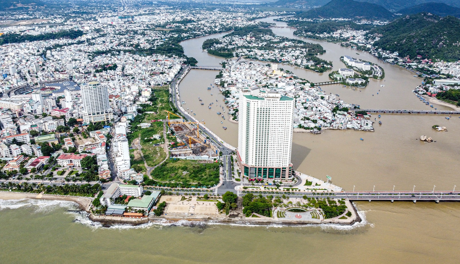 Nha Trang se co them gan 3.000 ha dat thuong mai dich vu hinh anh