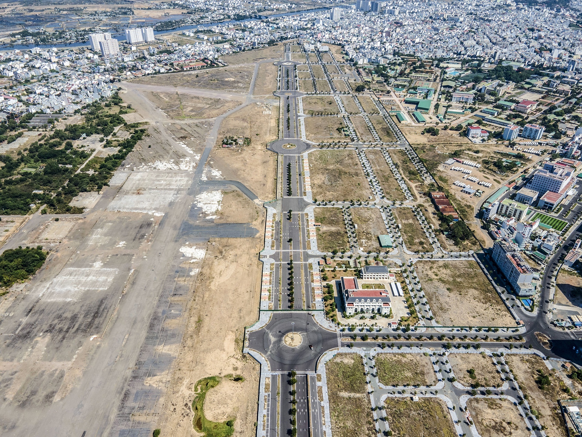 sai pham dat san bay anh 2