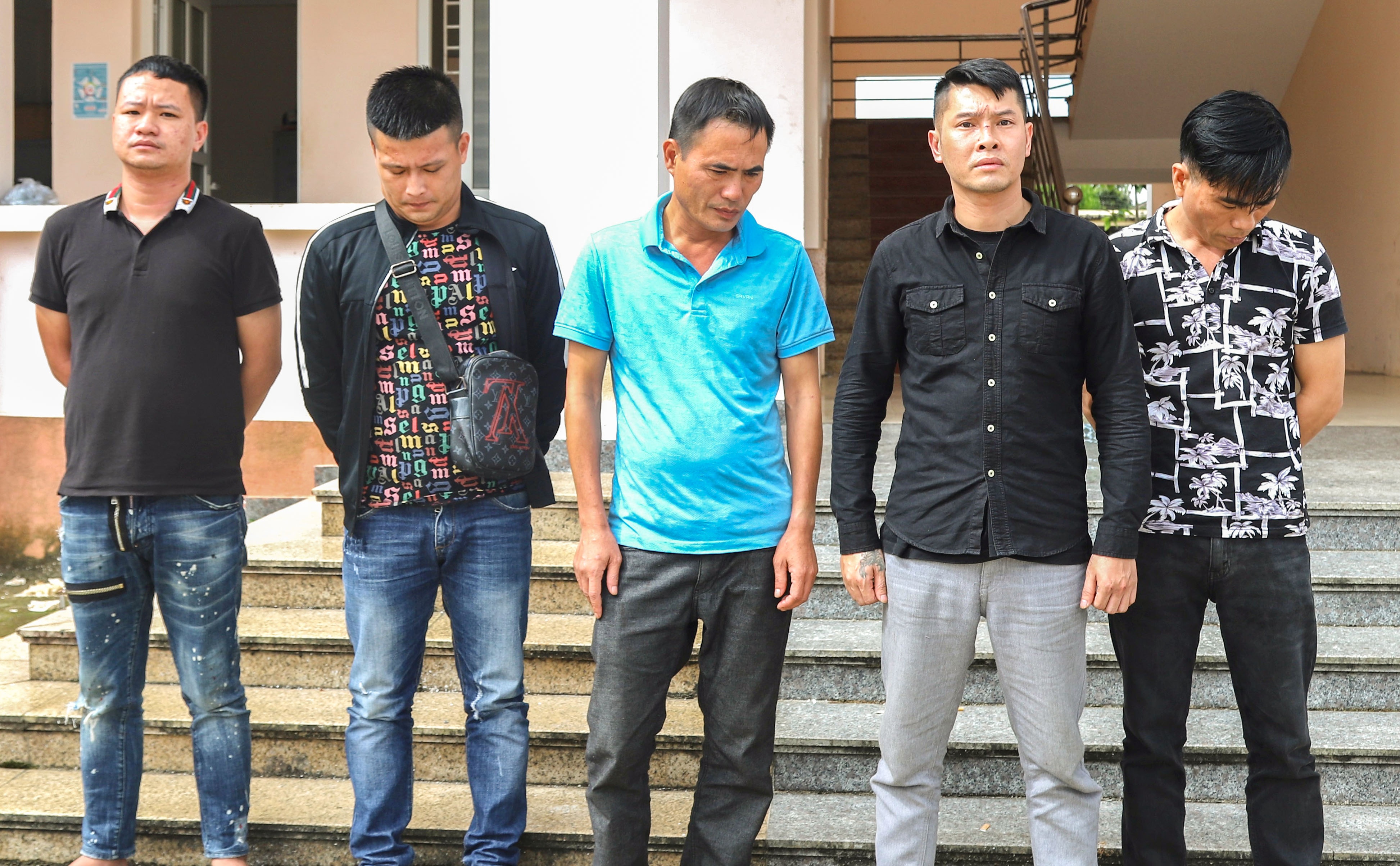 Khoi to nhom chem 5 nguoi bi thuong trong quan bar o Bao Loc hinh anh