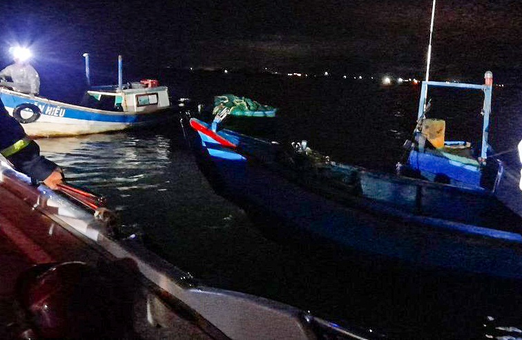 Chim tau cho 700 kg hau, 2 vo chong tu vong hinh anh