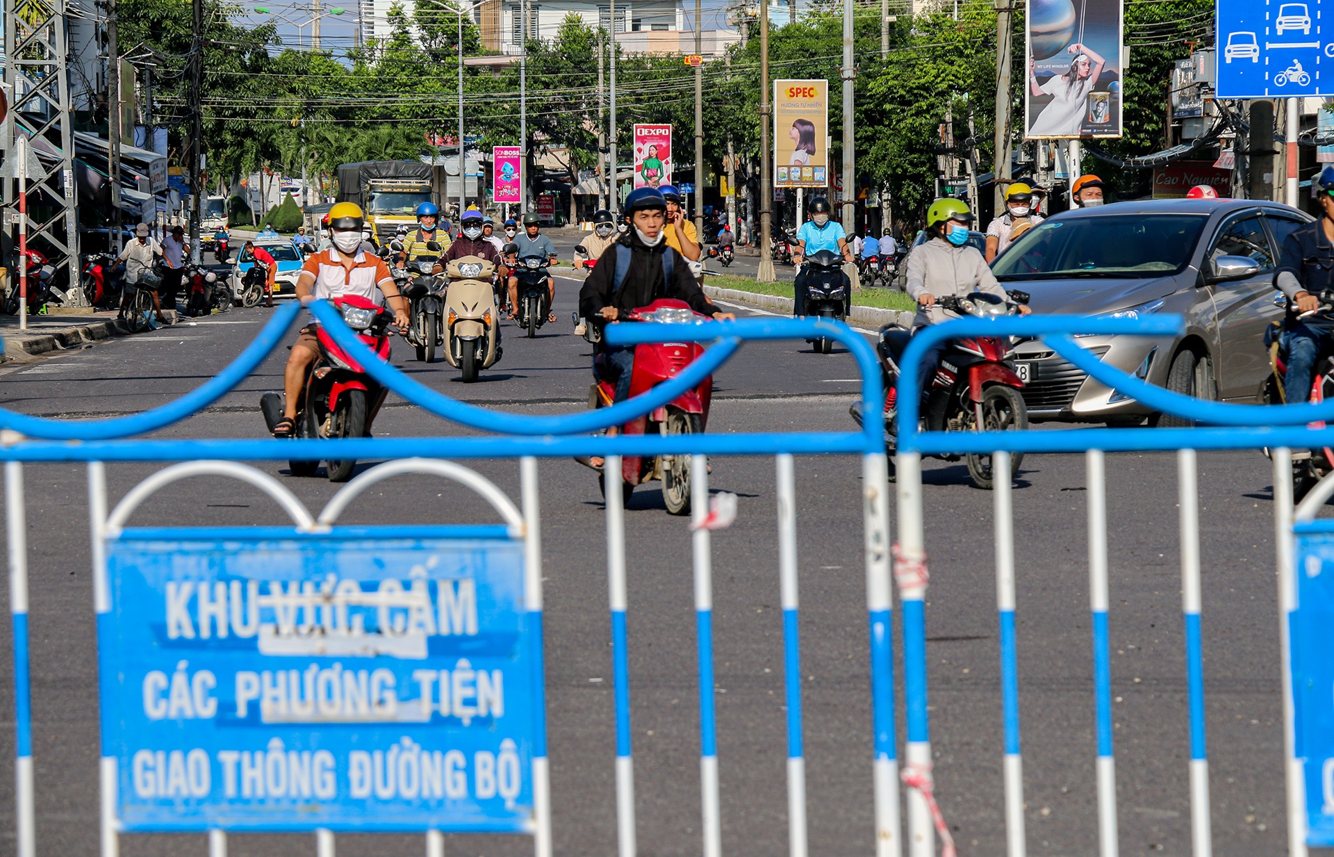 nut giao thong Ngoc Hoi anh 2