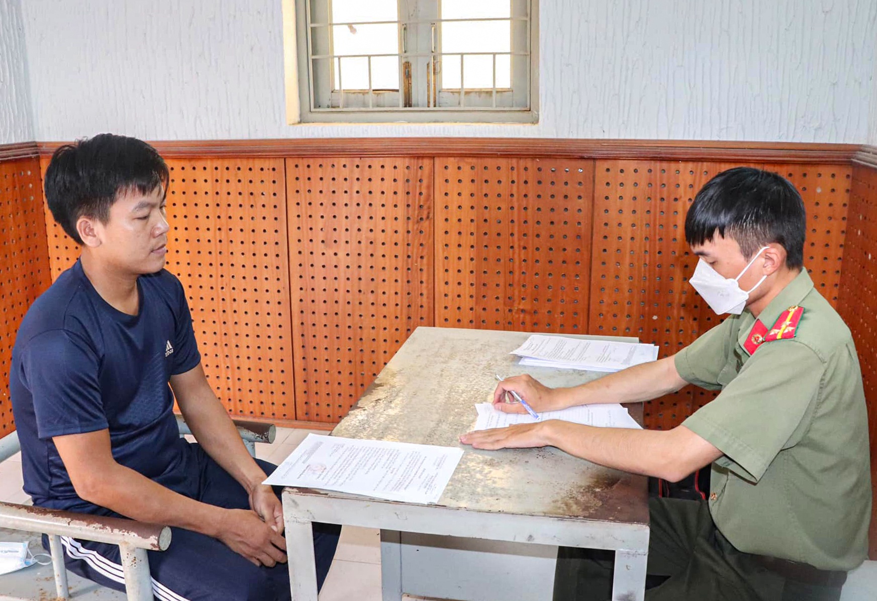 vuot bien trai phep anh 1