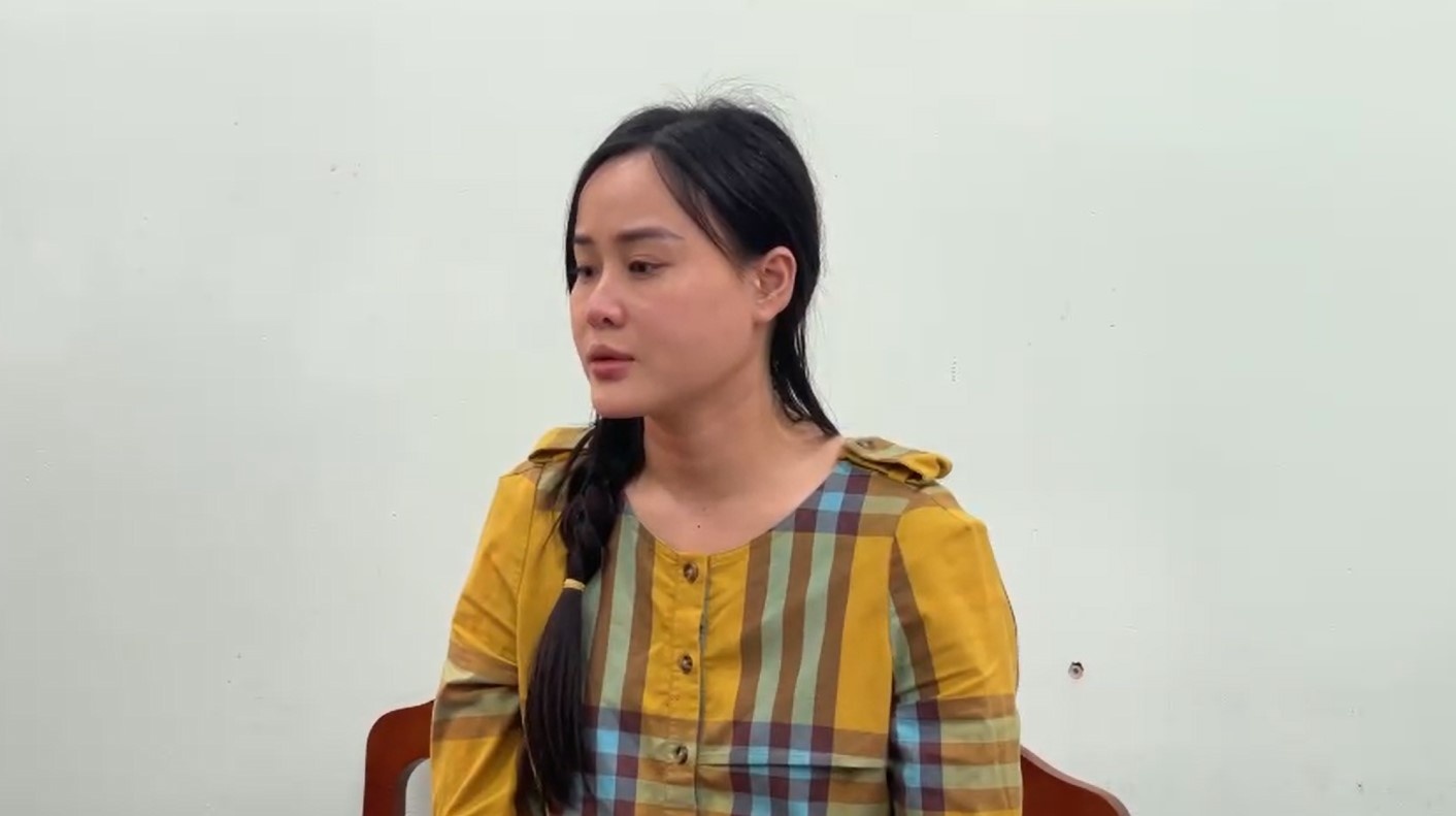 Ninh Thi Van Anh khoc khi bi bat tam giam hinh anh