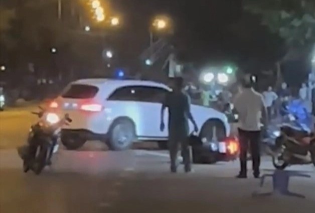 Vu xe Mercedes tong chet nguoi o Phan Thiet: Khoi to them 3 bi can hinh anh