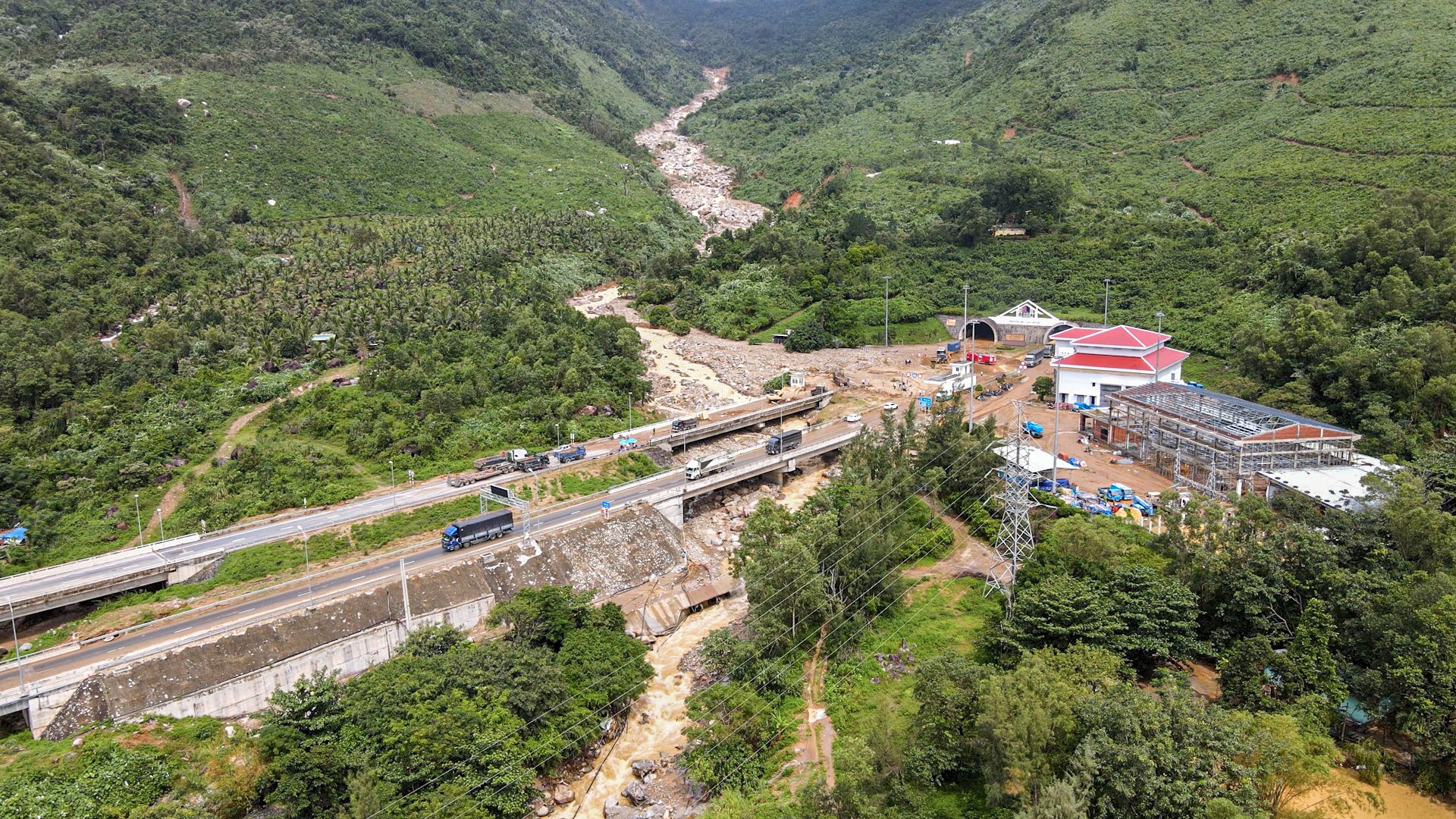 thong ham Hai Van anh 10