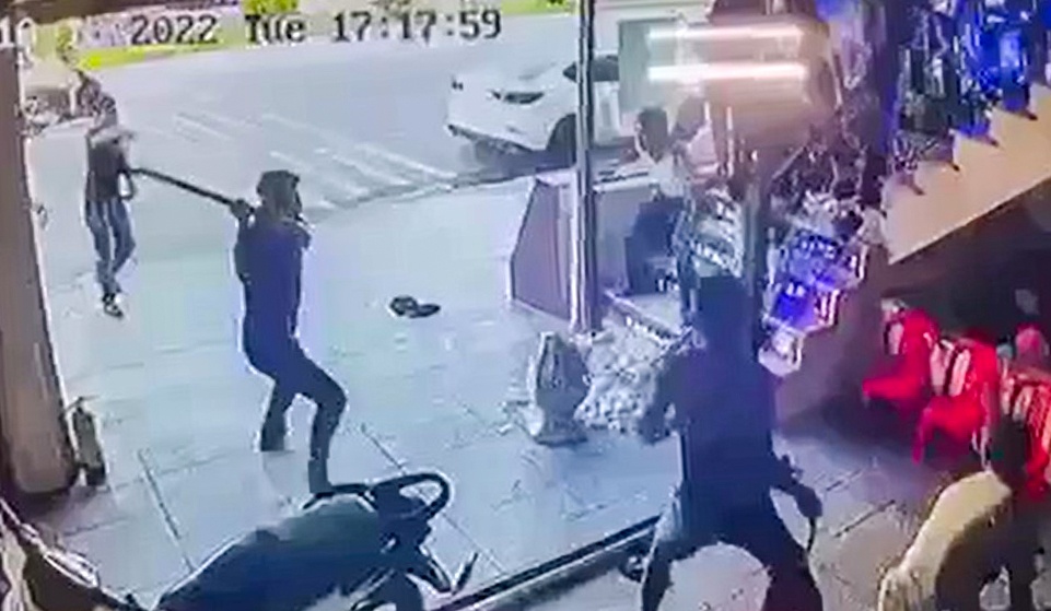 Hai nhom thanh nien chem nhau o Nha Trang hinh anh