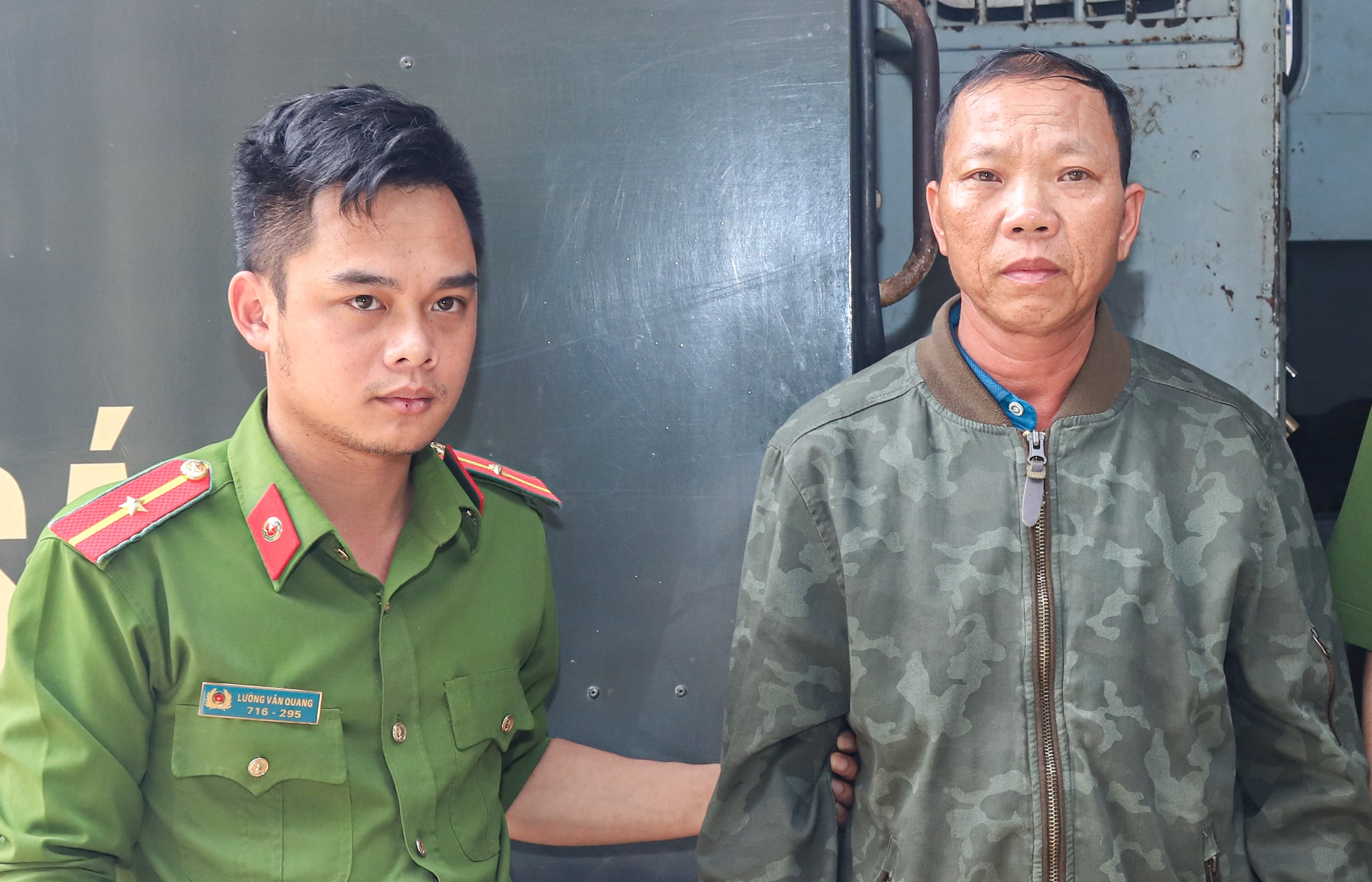 can bo chiem doat anh 1