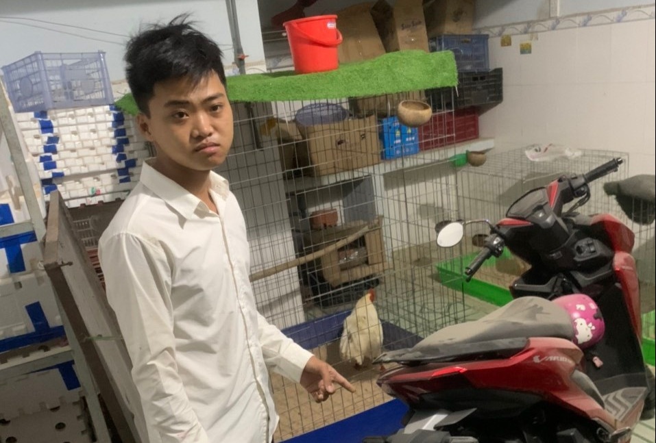 Nam thanh nien cuop giat tai san bi bat giu o phong tro hinh anh