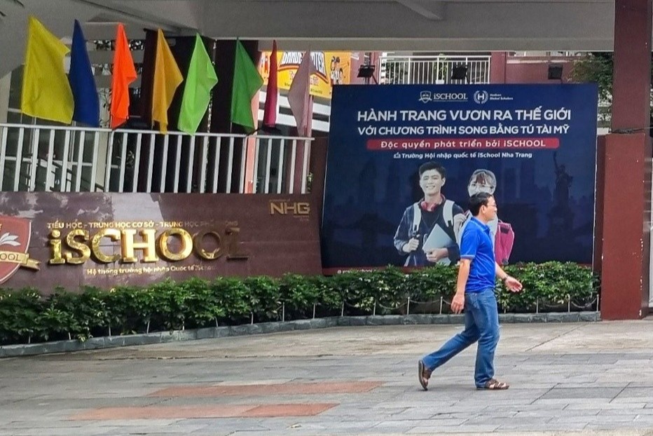 Ngo doc tap the o truong iSchool Nha Trang: Mot hoc sinh lop 1 tu vong hinh anh