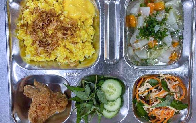 Vu ngo doc o iSchool: Co 3 loai vi khuan trong mon canh ga chien hinh anh