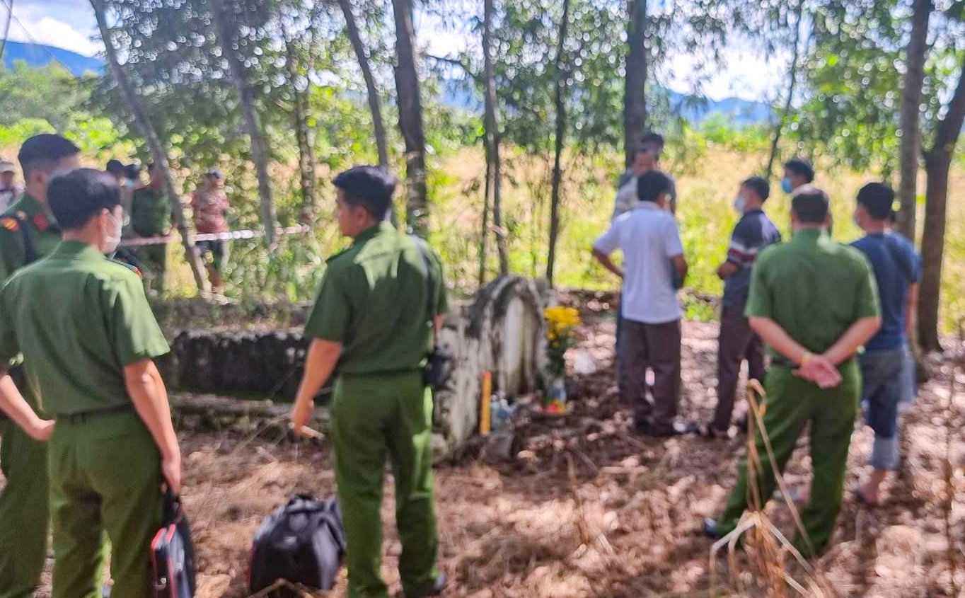 Mot thieu ta cong an tu vong trong tu the treo co hinh anh