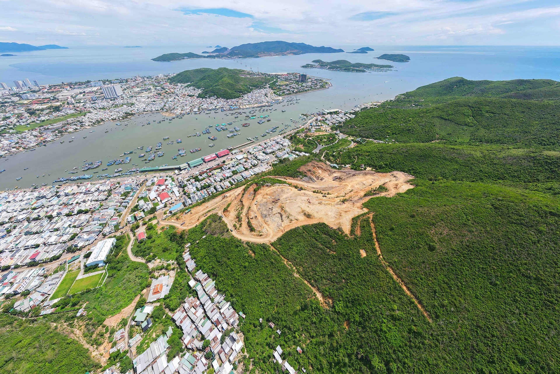 Ra soat 82 du an thuoc khu vuc doi nui tai Nha Trang hinh anh