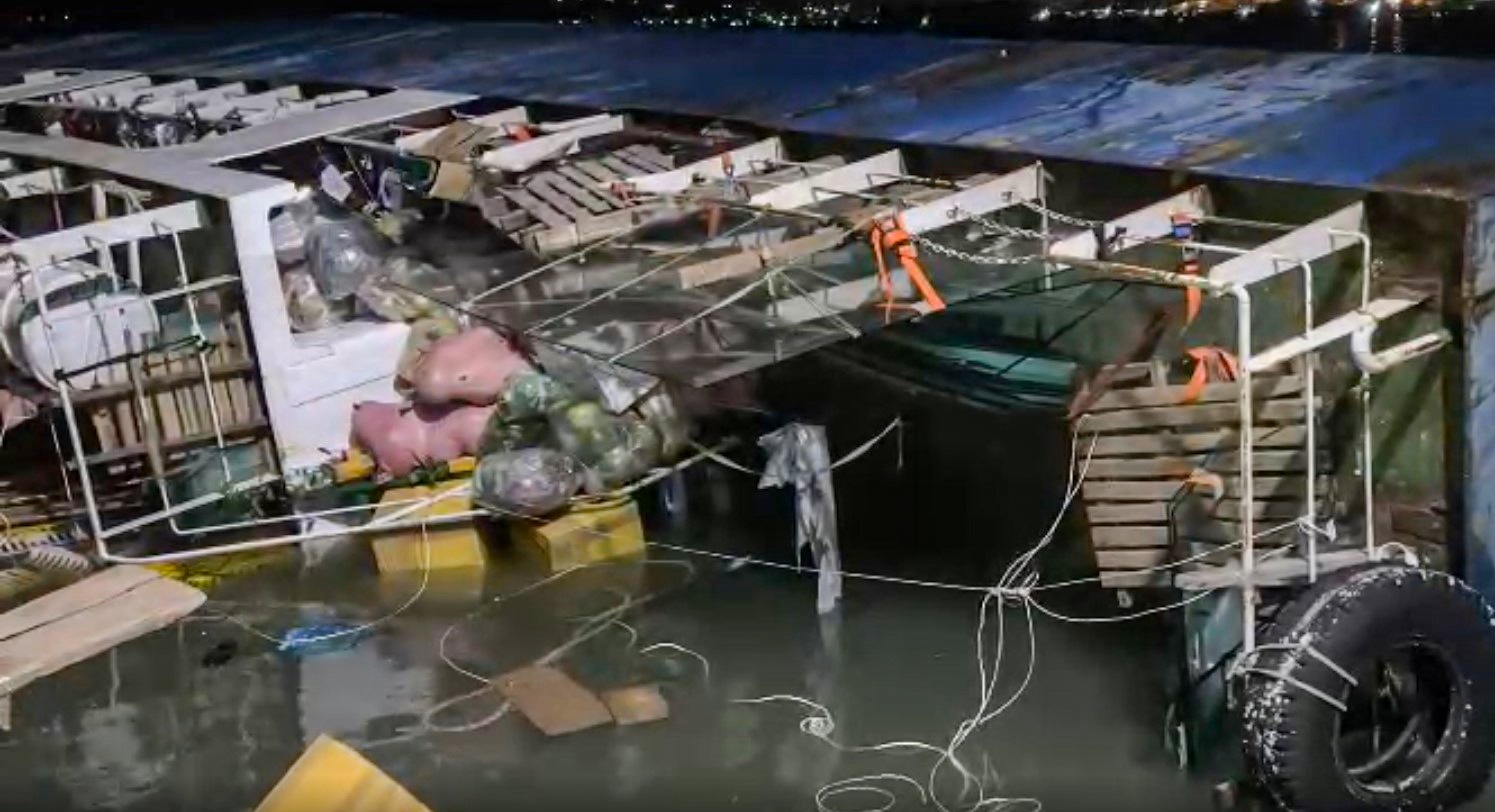 Lat tau cho hang o Phan Thiet hinh anh