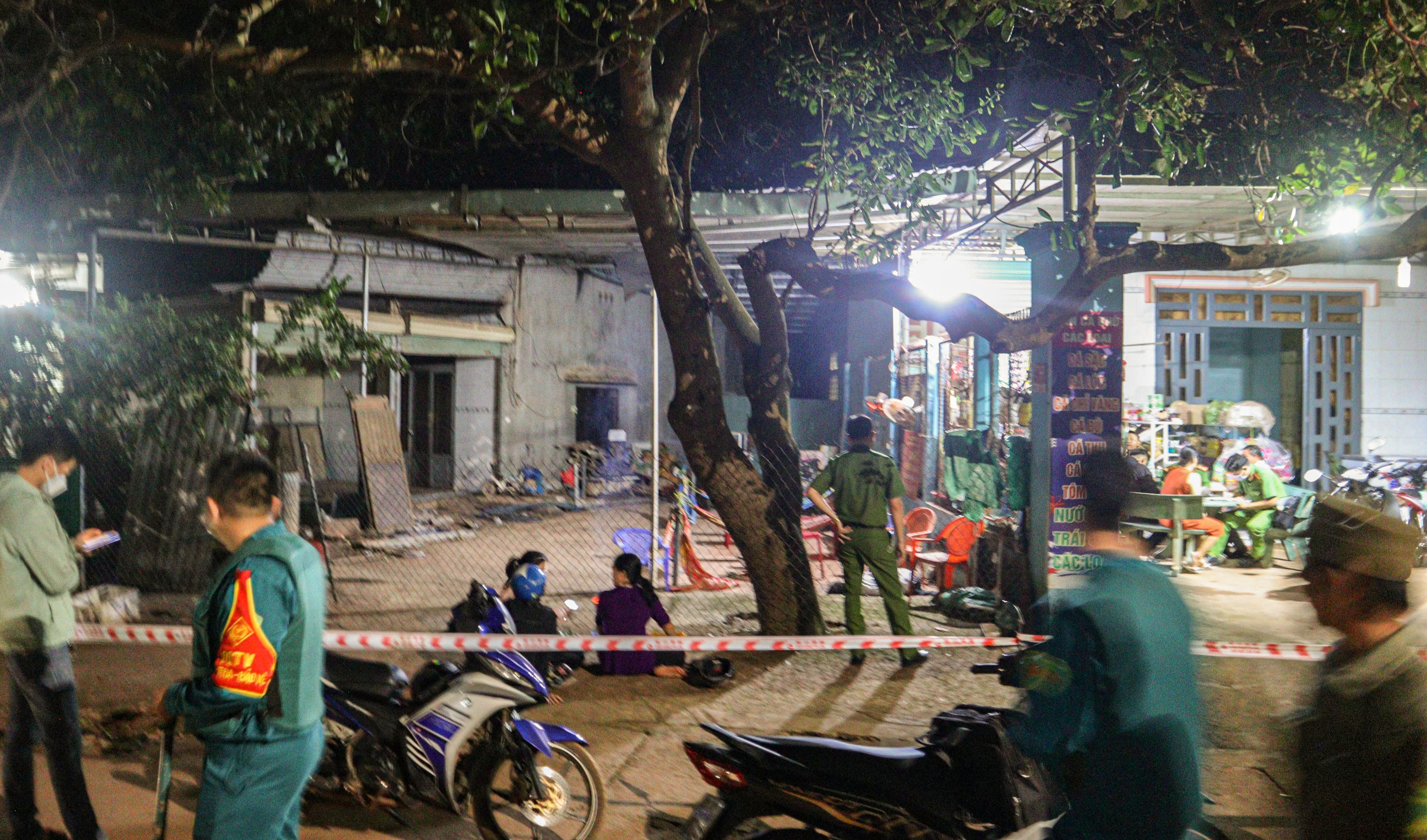 Nguoi dan ong bi dam tu vong o tiem tap hoa hinh anh