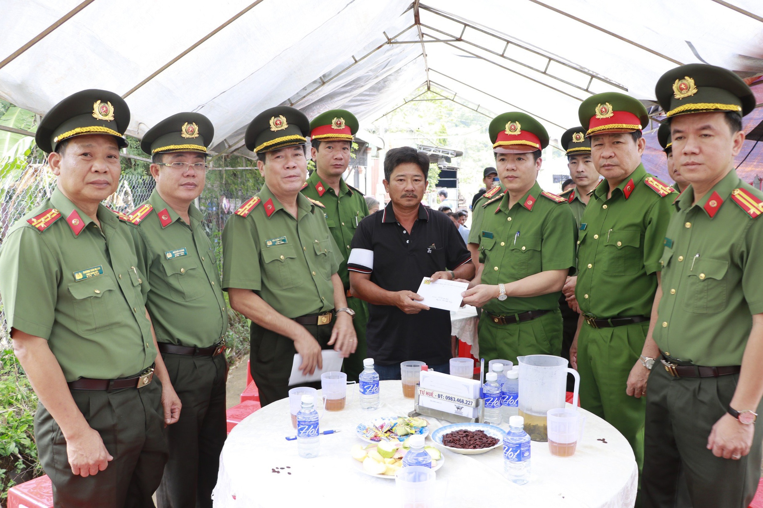 canh sat hy sinh anh 2