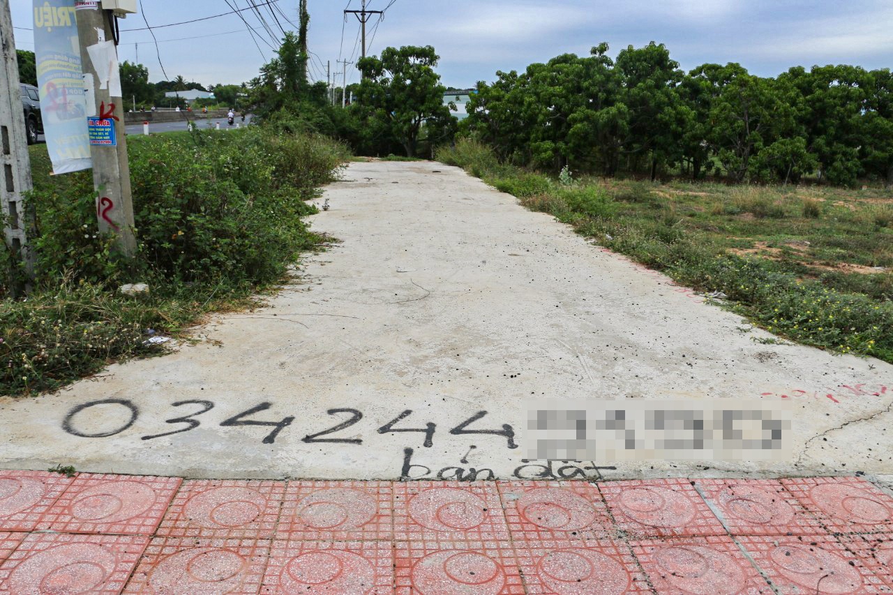 Dat nam ngoai 114 khu vuc co sai pham o Cam Lam duoc giao dich tro lai hinh anh