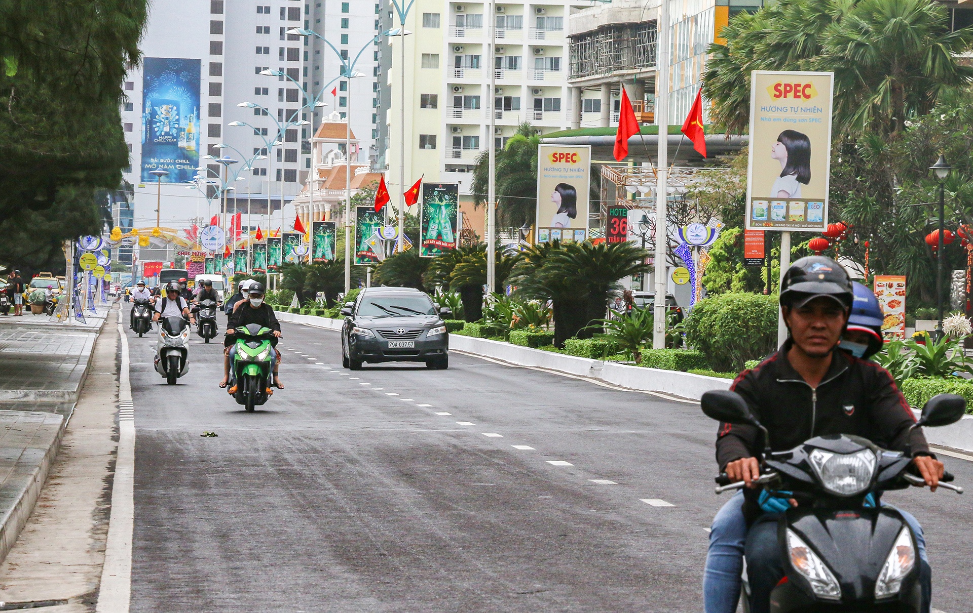 Nha Trang vang khach anh 10