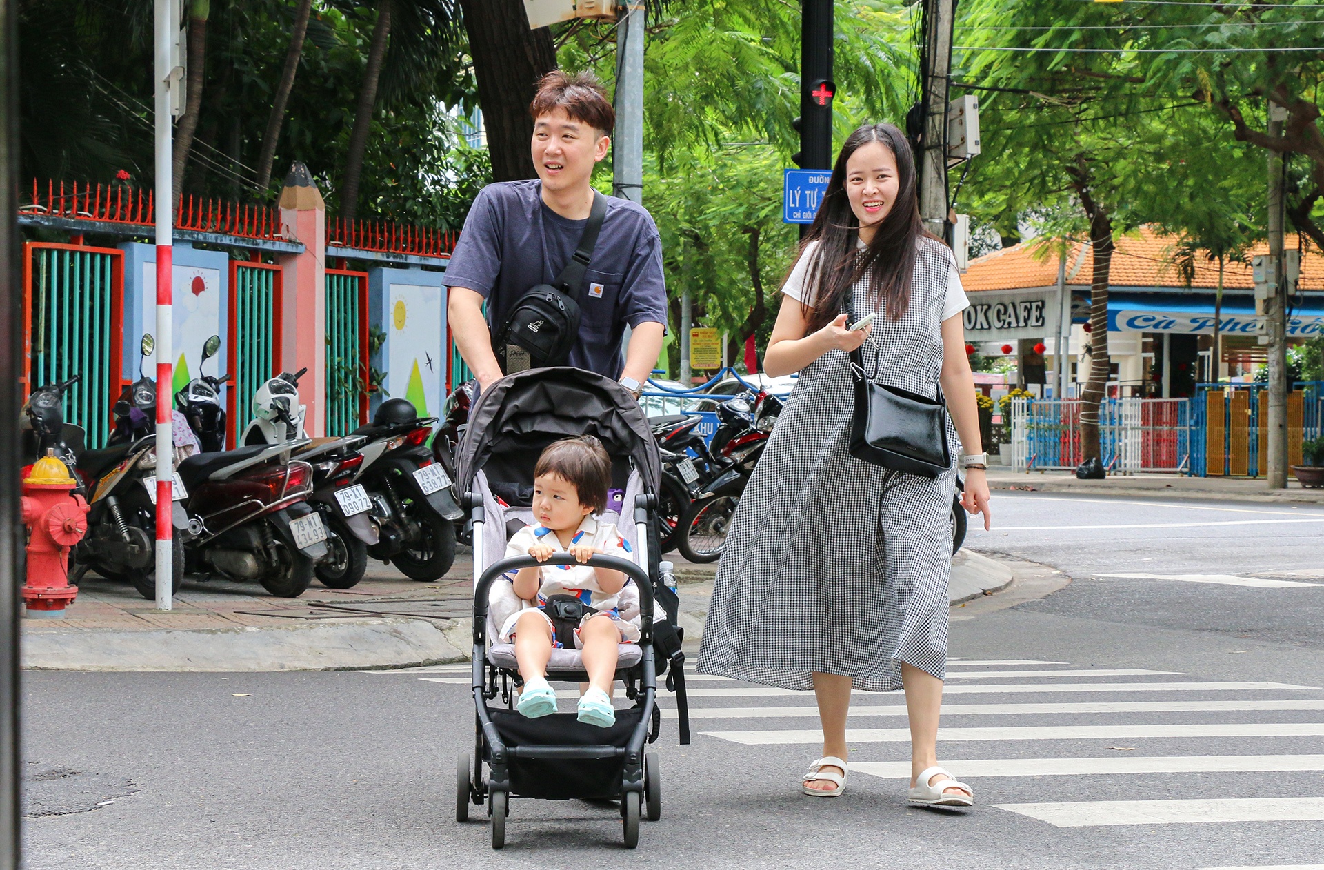 Nha Trang vang khach anh 1