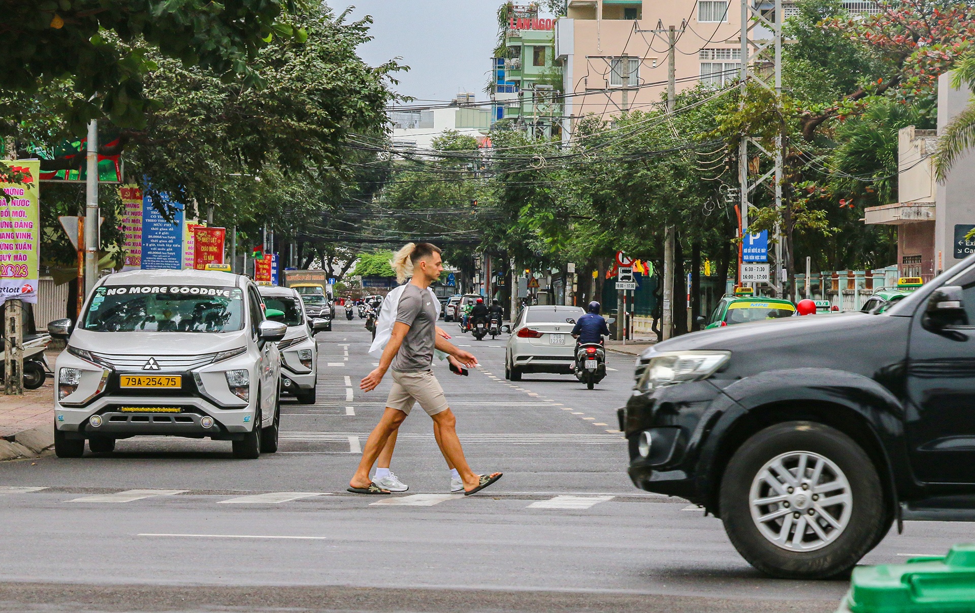 Nha Trang vang khach anh 2