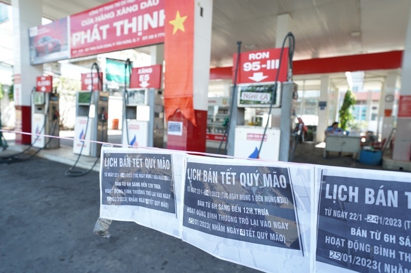 Xuyen dem kiem tra cac cay xang dong cua ‘nghi Tet’ tai TP.HCM hinh anh