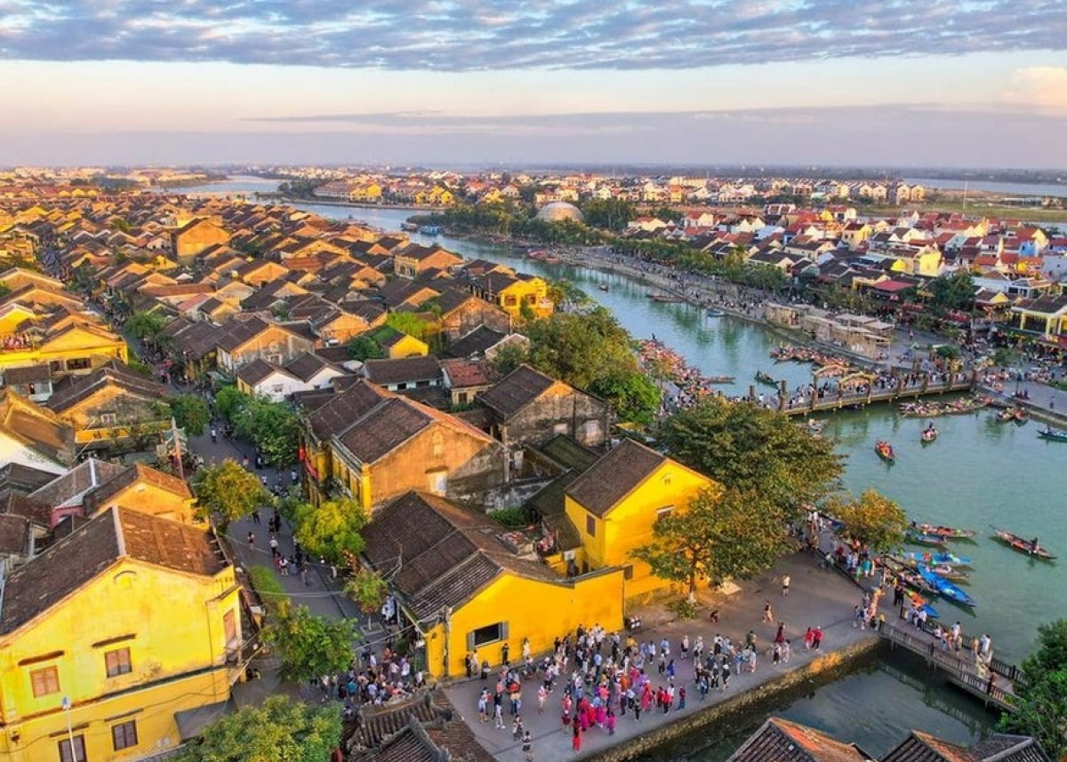 Du khach ra dao Ly Son va Cu Lao Cham giam do thoi tiet xau hinh anh