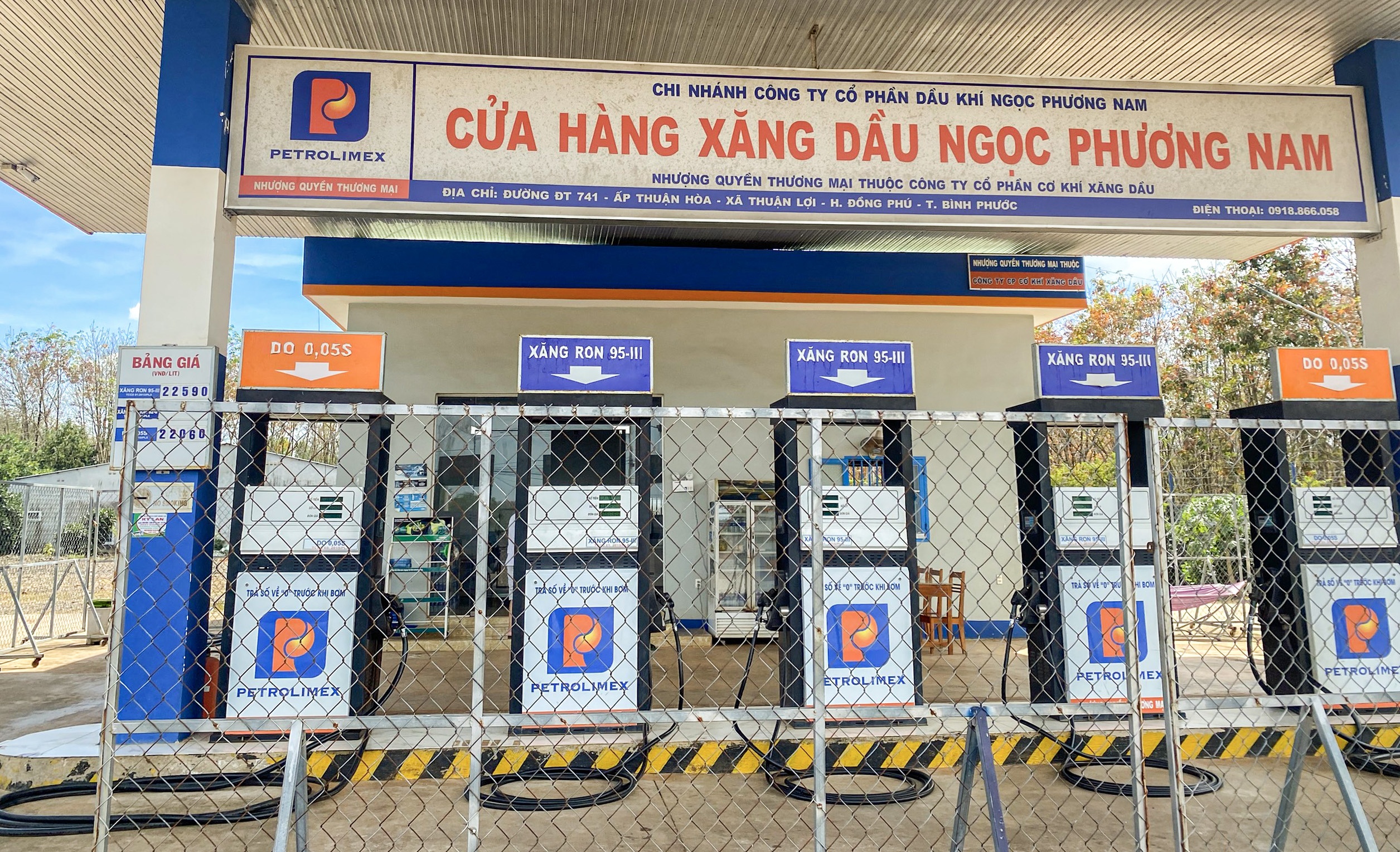 Mot cay xang bi phat vi ngung ban dip Tet hinh anh