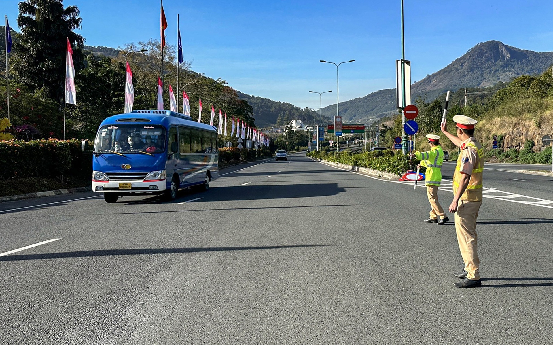 Chinh thuc dong deo Prenn len Da Lat hinh anh