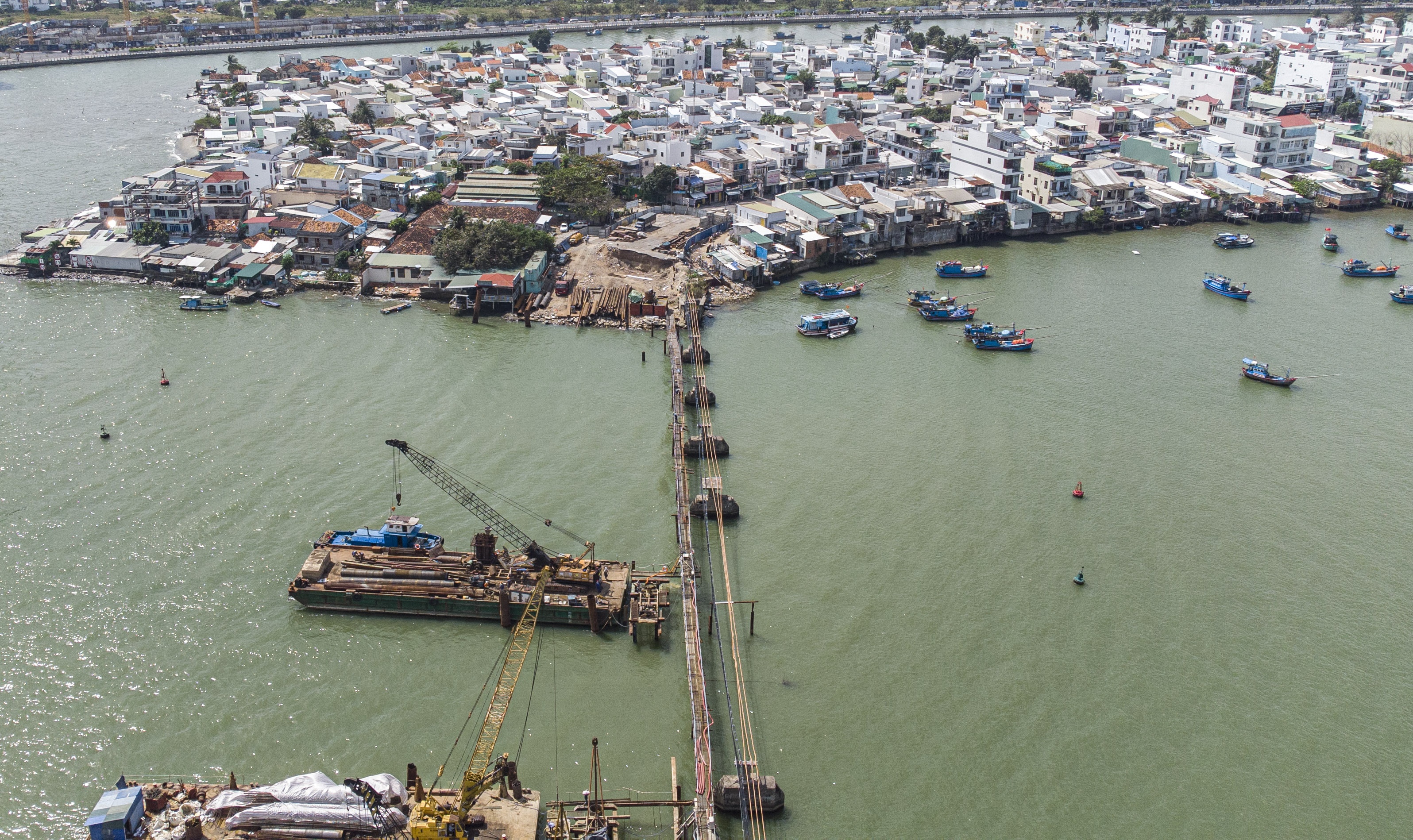 Khanh Hoa thuc tien do du an cau Xom Bong hinh anh
