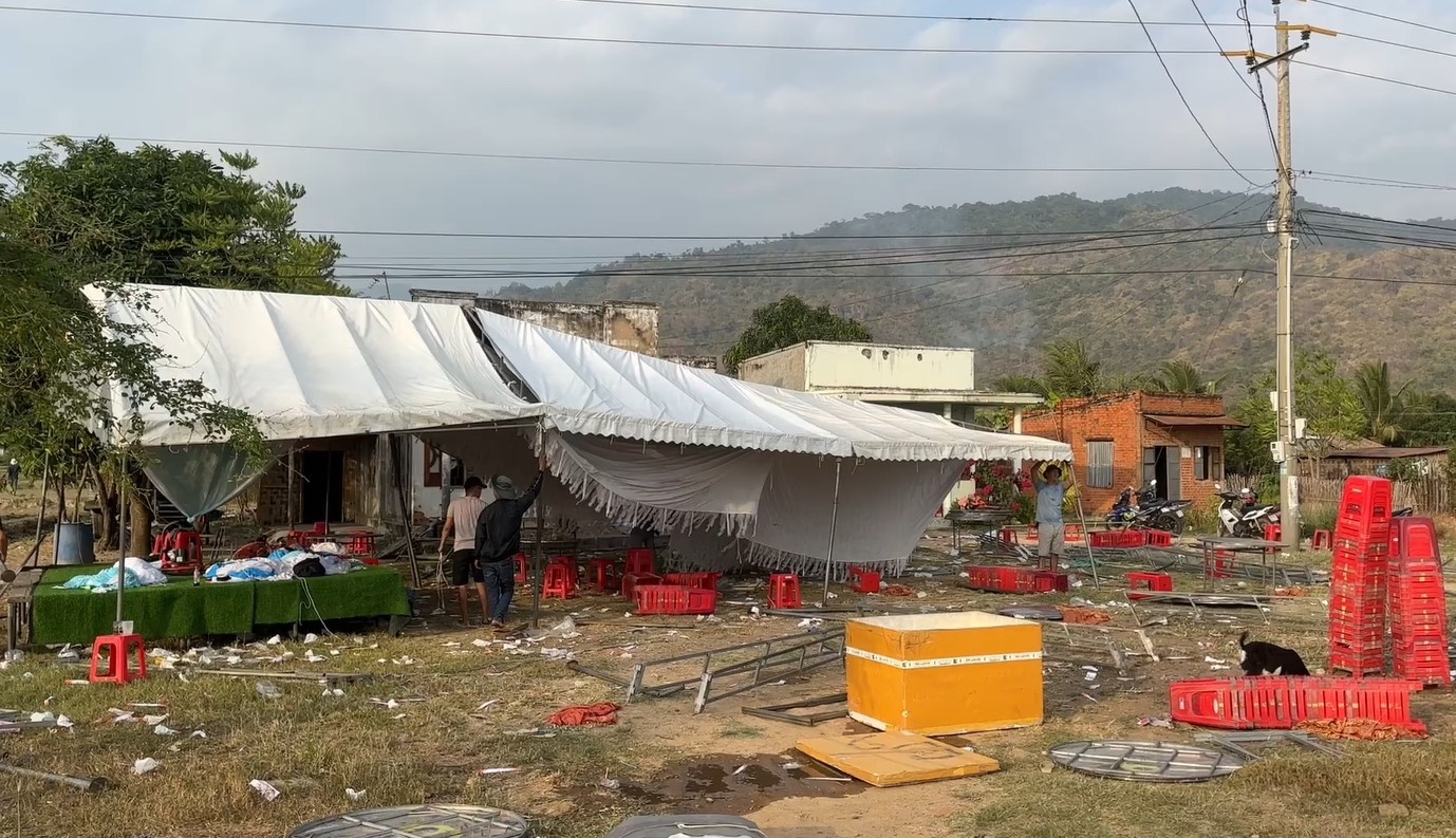 Hien truong vu loc xoay o tiec cuoi 300 nguoi hinh anh