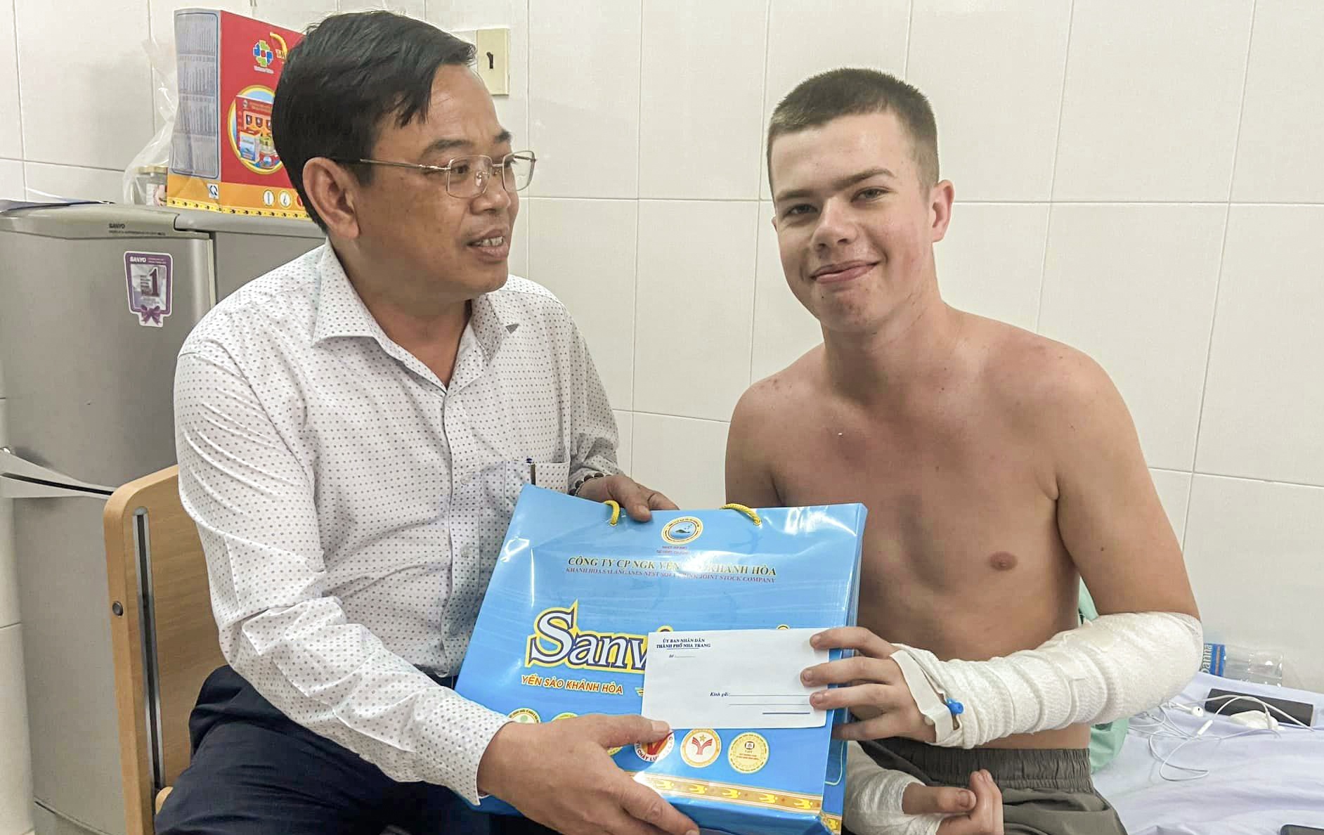 du khach bi thuong anh 1