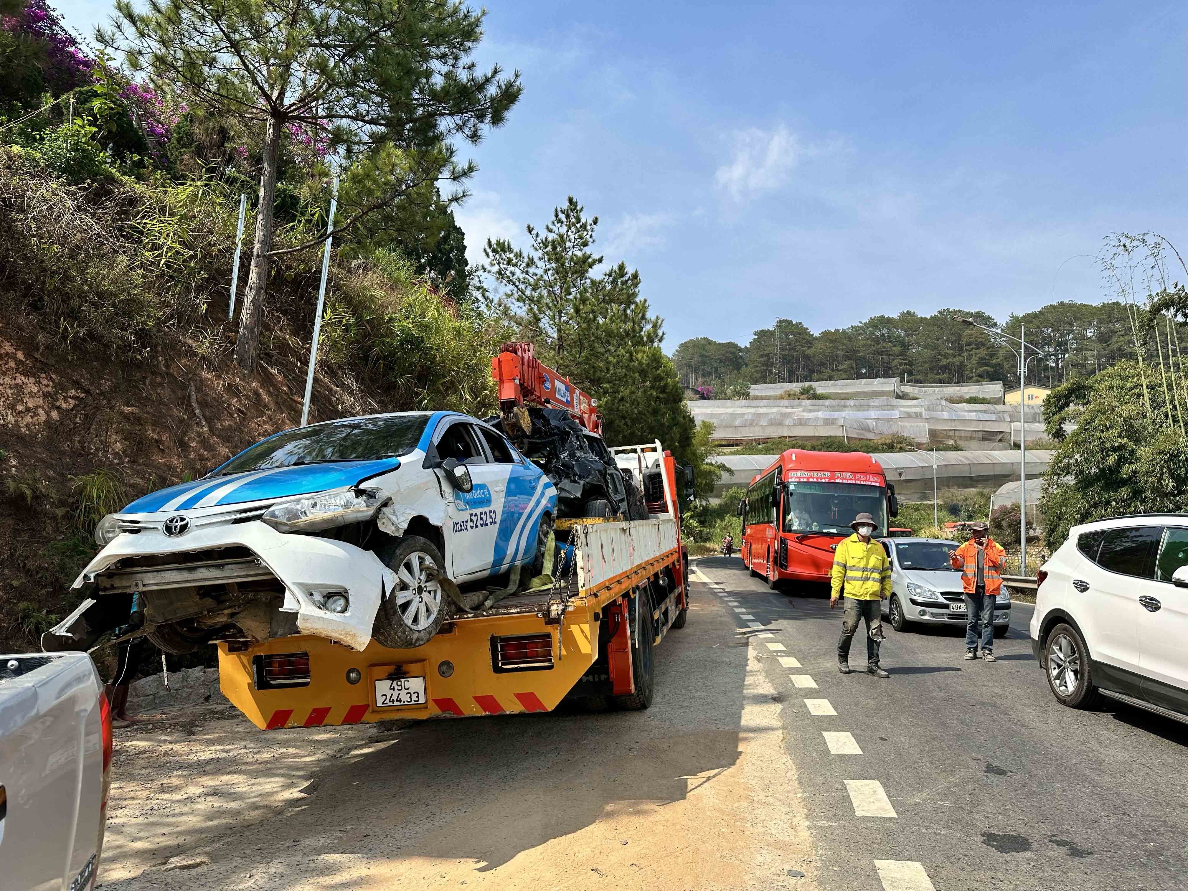 Tai nan lien hoan giua 4 oto, deo Mimosa un tac hinh anh