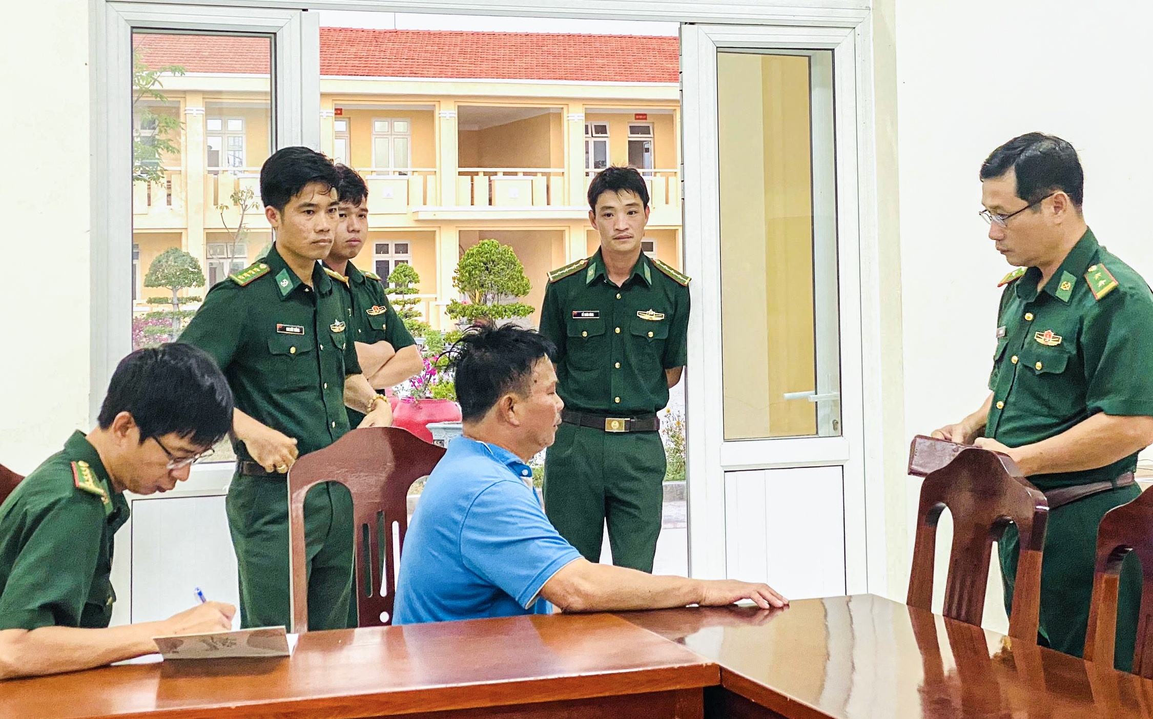 Cuu 11 thuyen vien tren tau Xuyen A 126 gap nan tren bien hinh anh